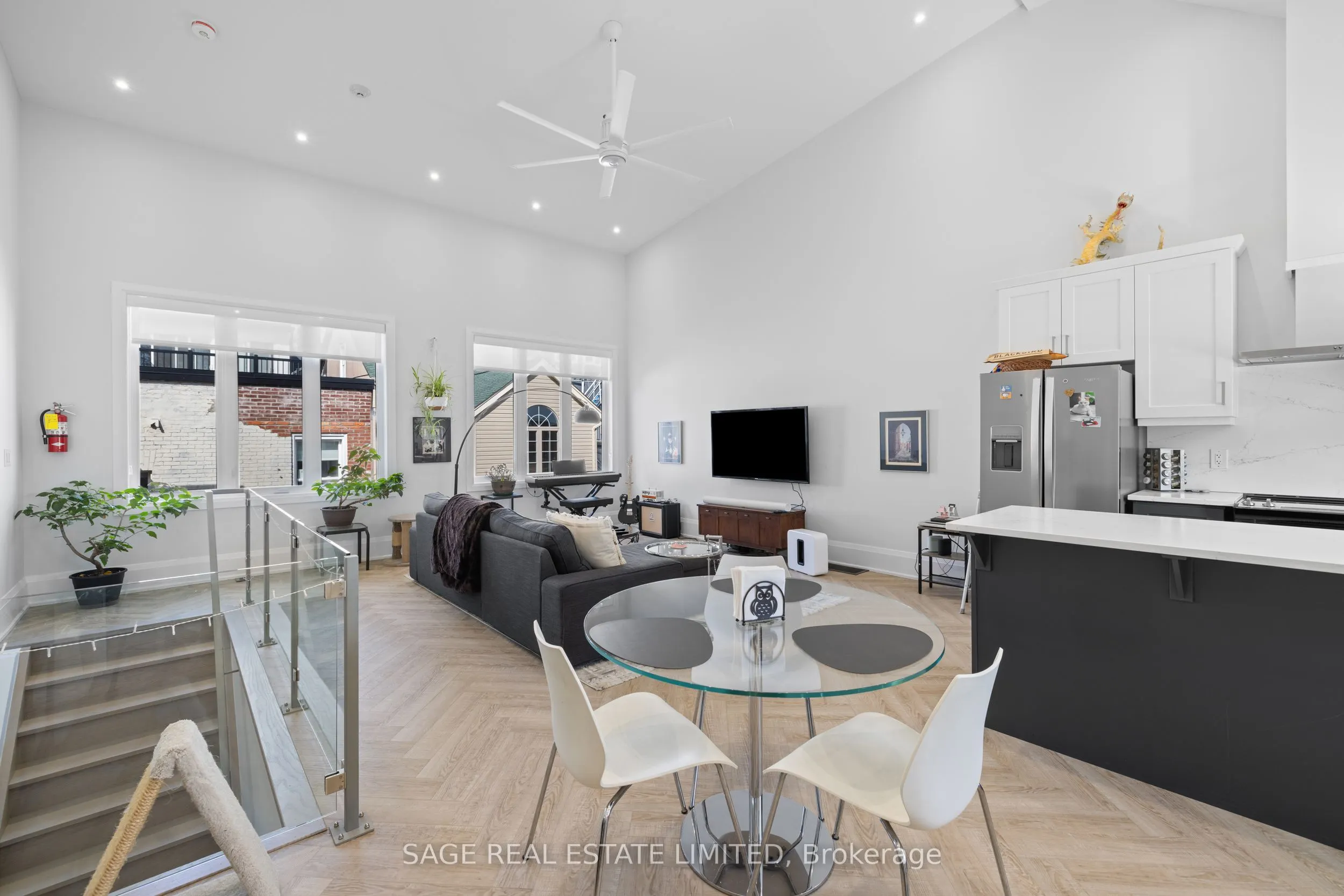 225 Carlton Street, #4