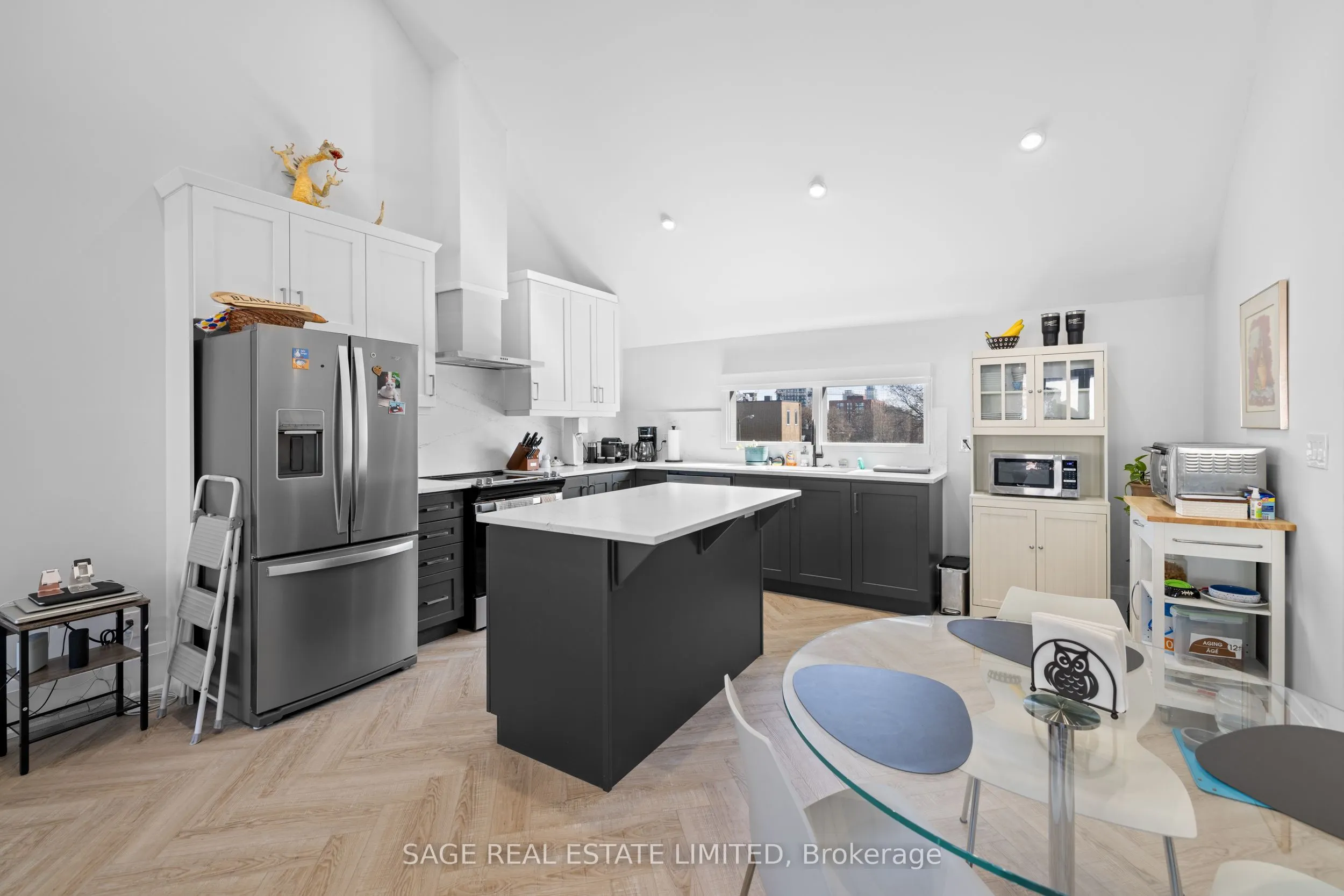 225 Carlton Street, #4