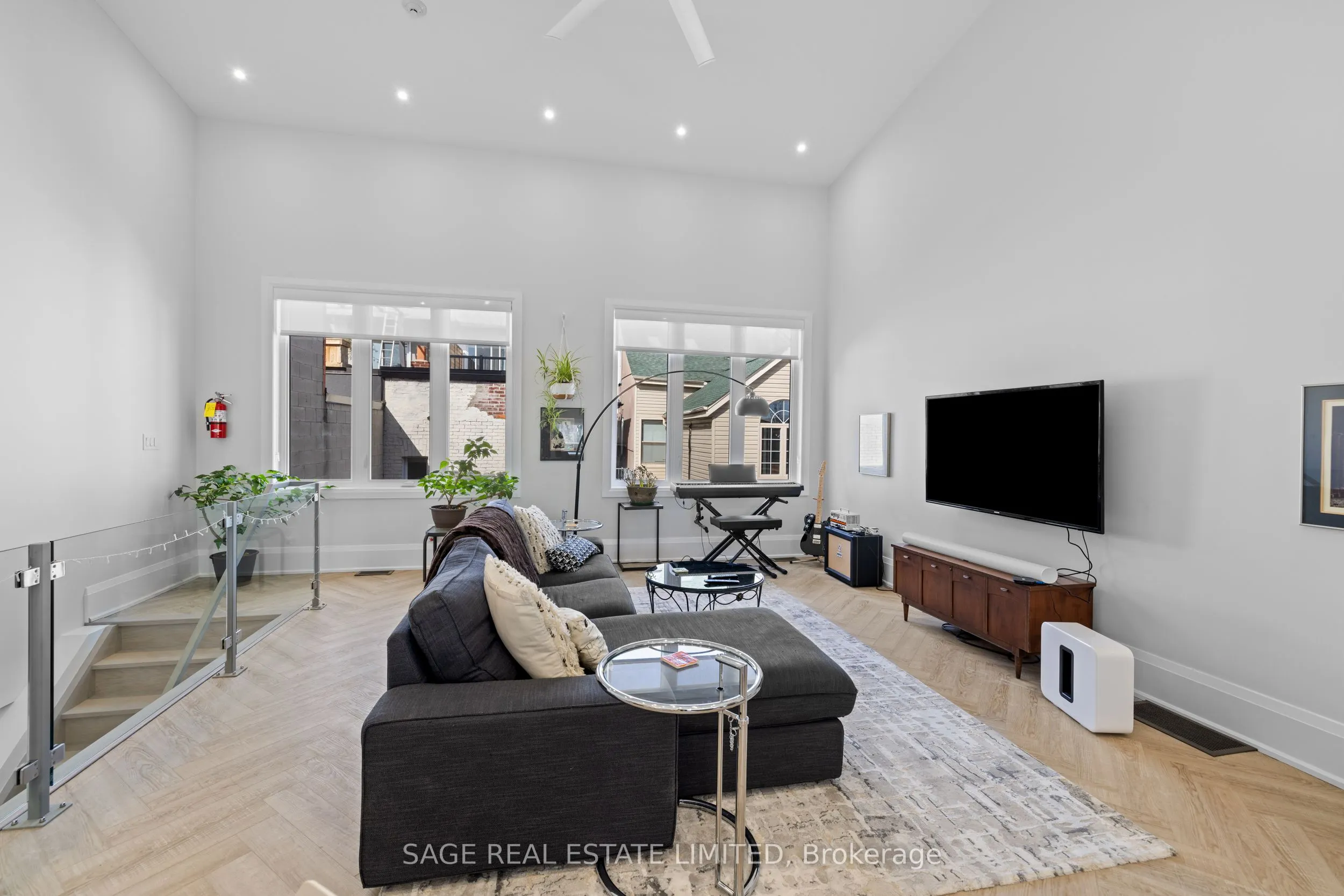 225 Carlton Street, #4