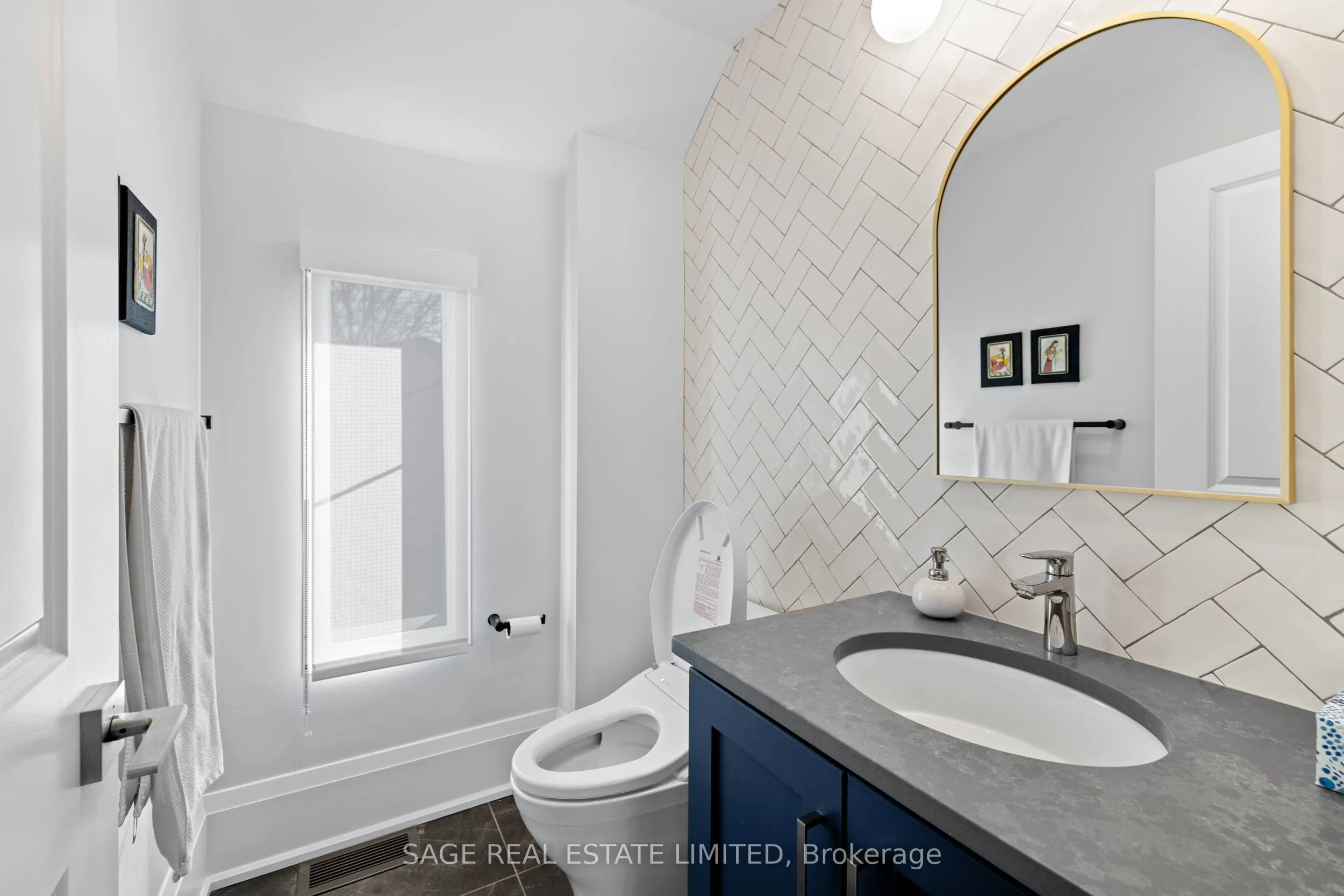 225 Carlton Street, #4