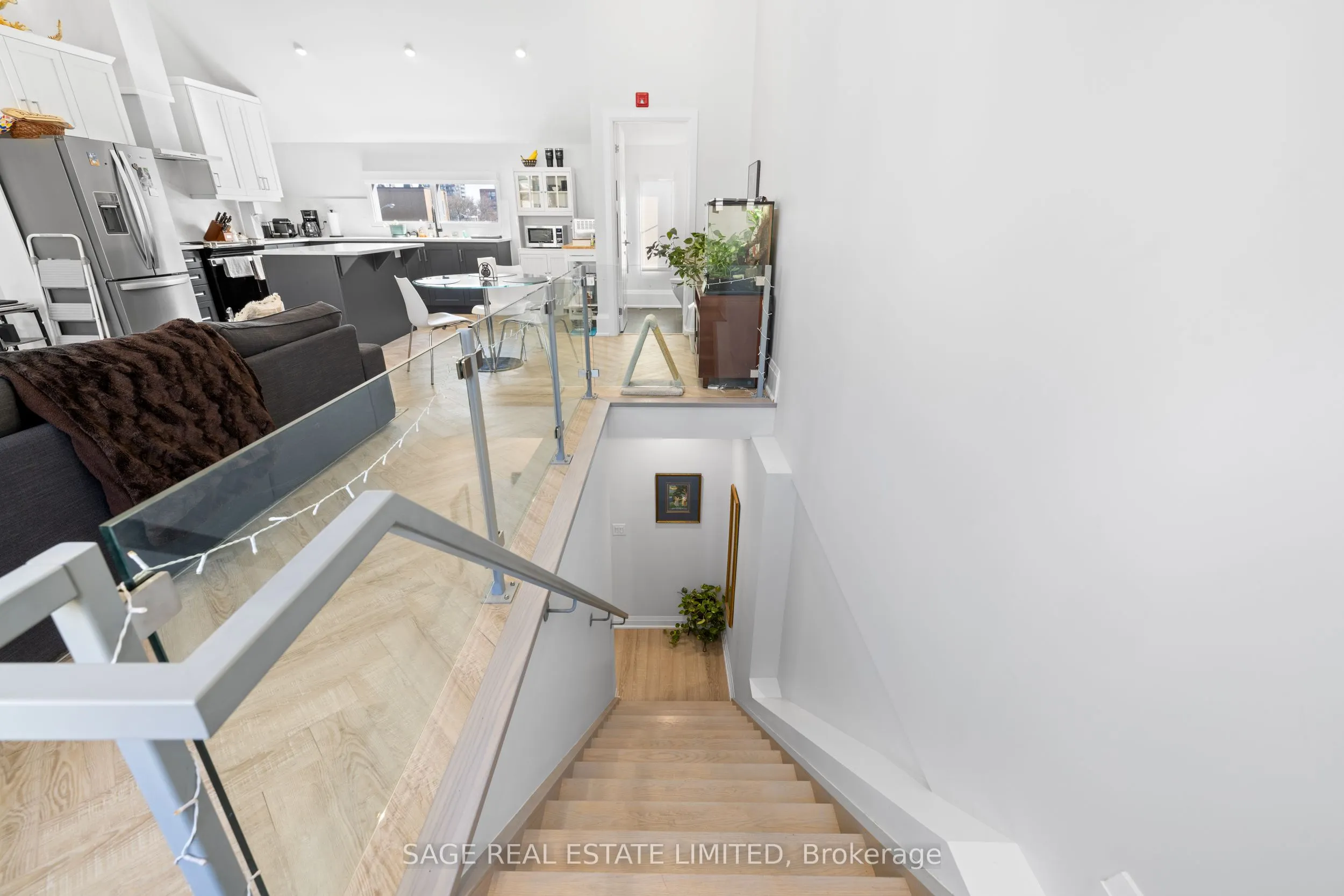 225 Carlton Street, #4