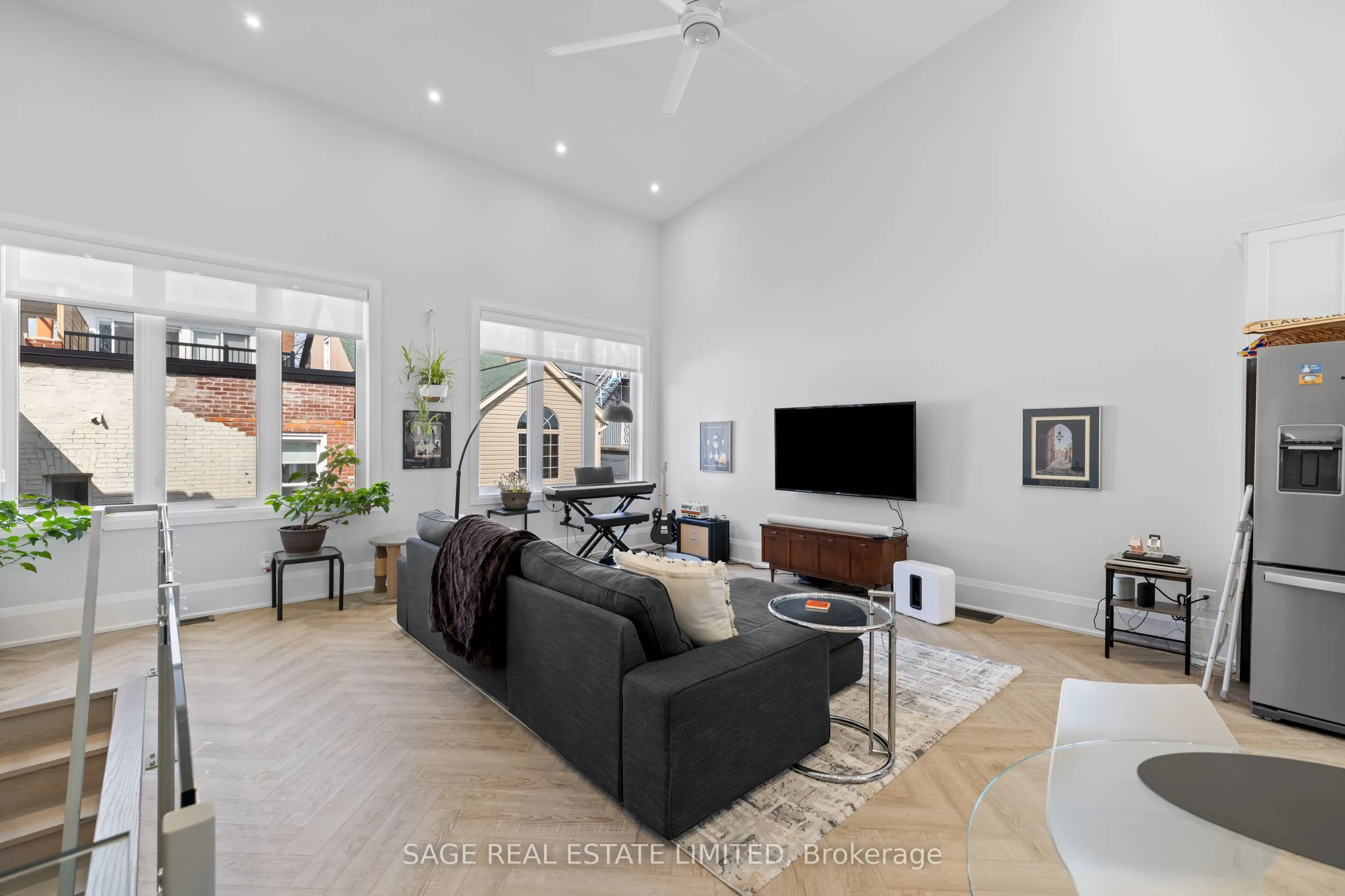 225 Carlton Street, #4