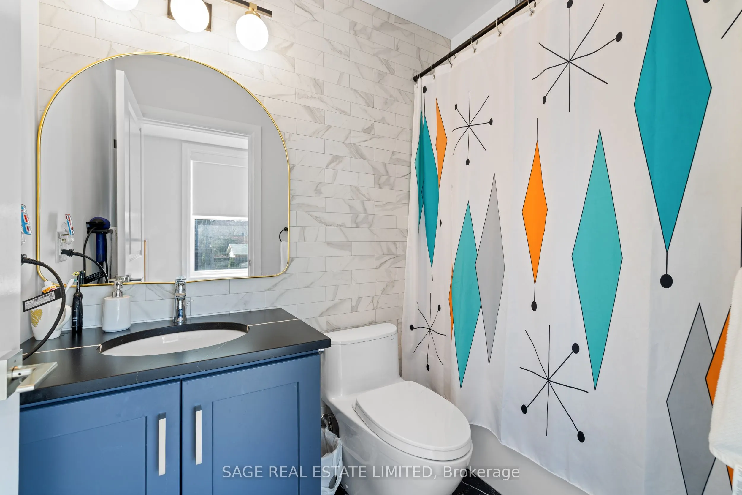 225 Carlton Street, #4