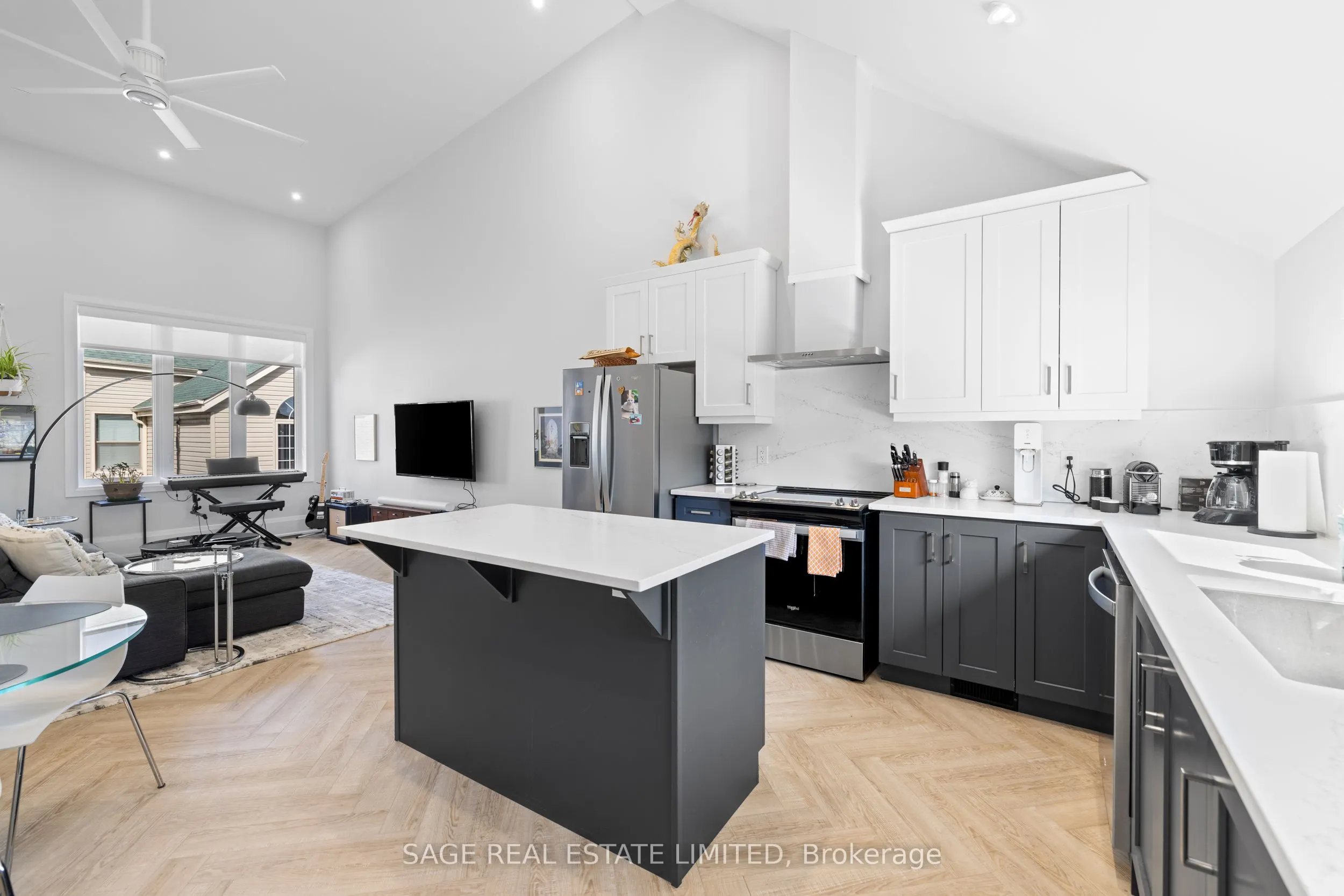 225 Carlton Street, #4