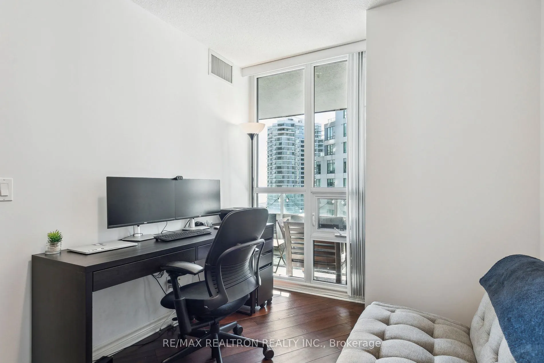 19 Grand Trunk Crescent, #1215