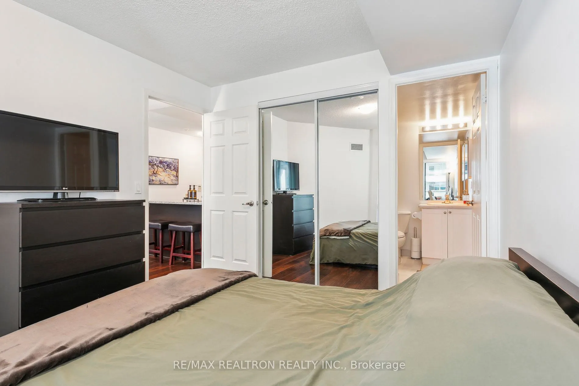 19 Grand Trunk Crescent, #1215