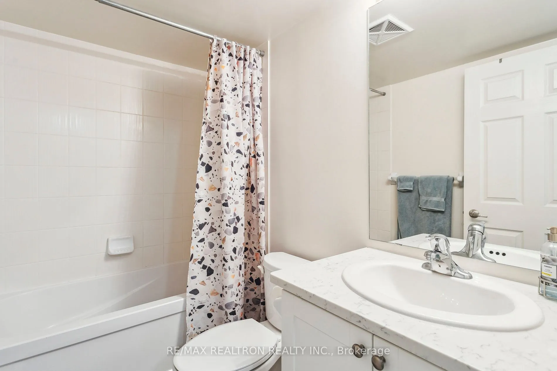 19 Grand Trunk Crescent, #1215