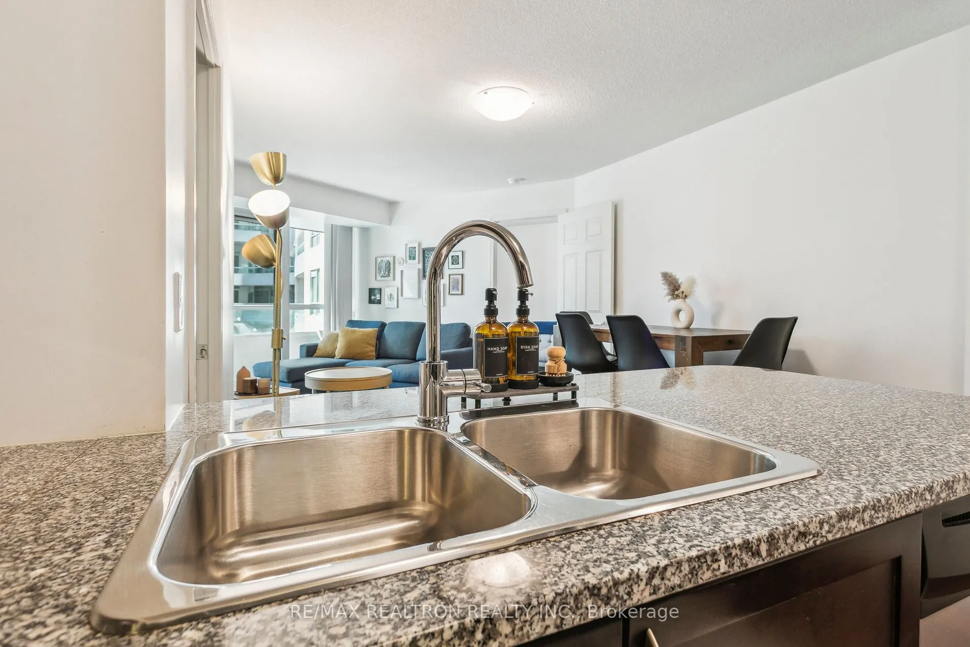 19 Grand Trunk Crescent, #1215