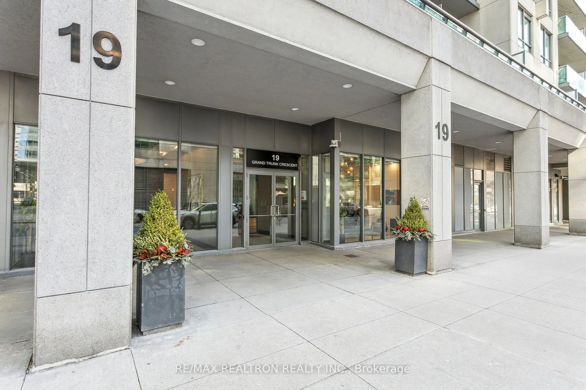 19 Grand Trunk Crescent, #1215