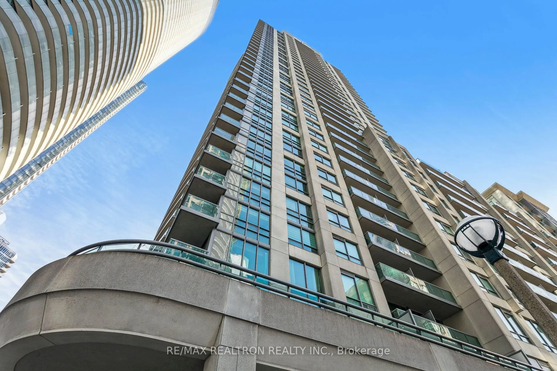 19 Grand Trunk Crescent, #1215