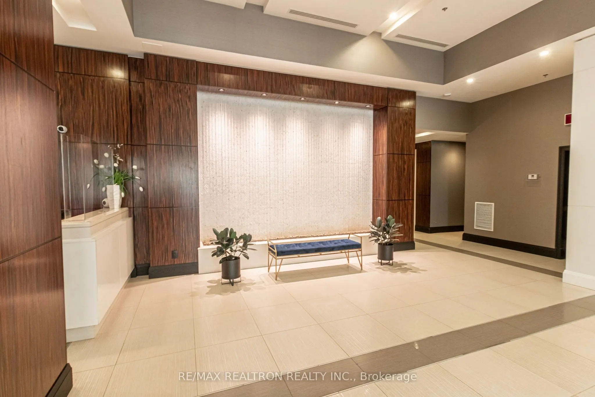19 Grand Trunk Crescent, #1215
