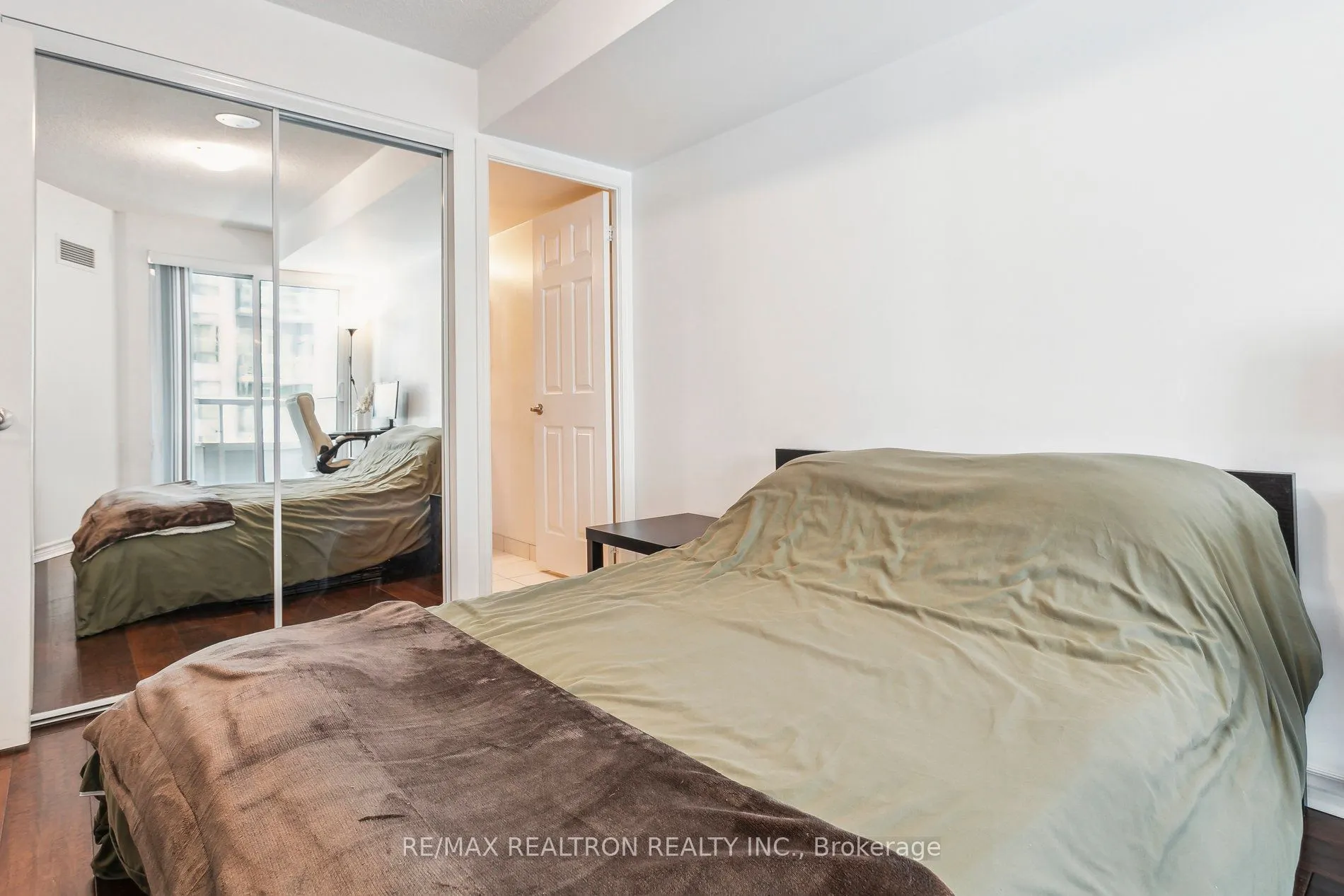 19 Grand Trunk Crescent, #1215