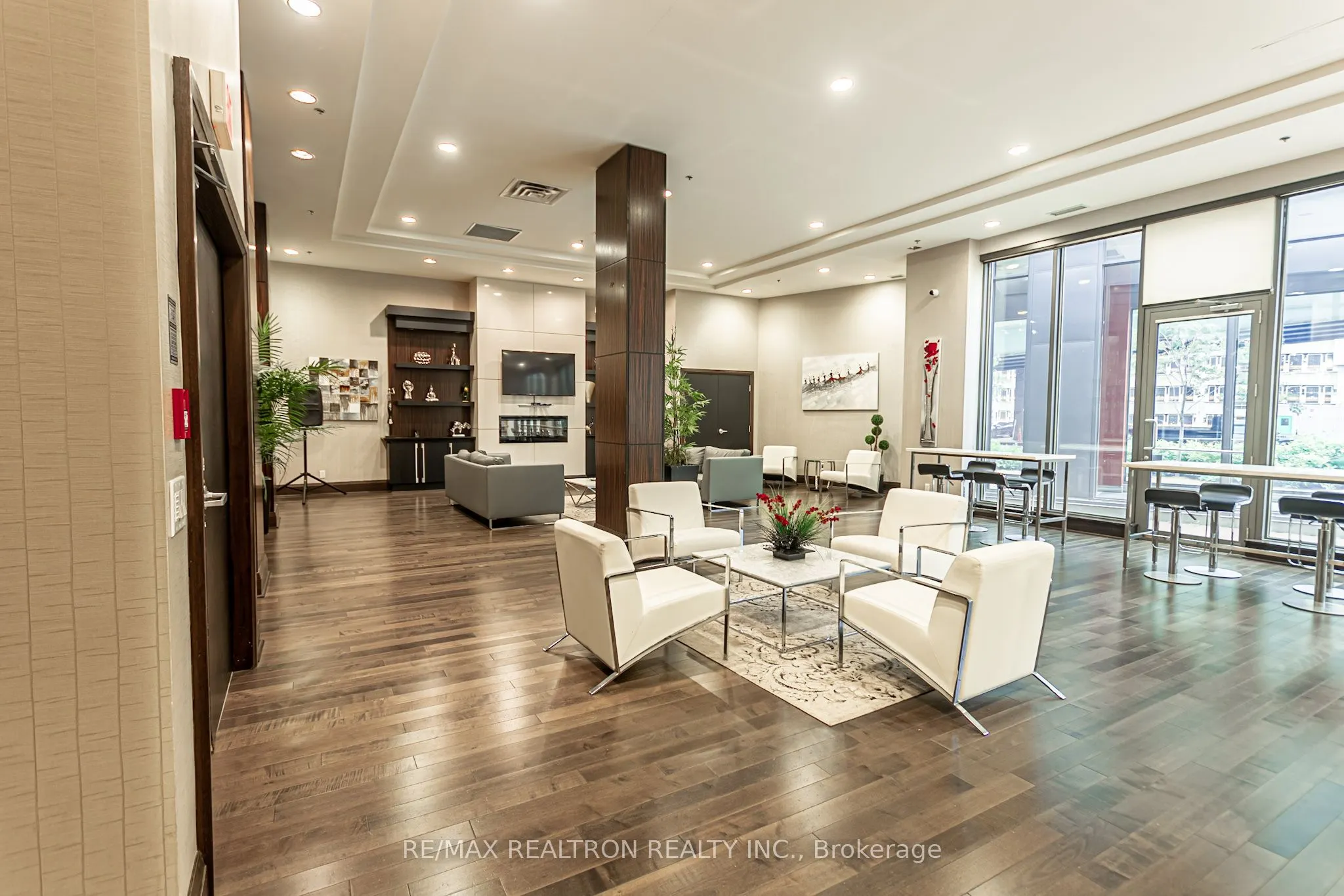 19 Grand Trunk Crescent, #1215