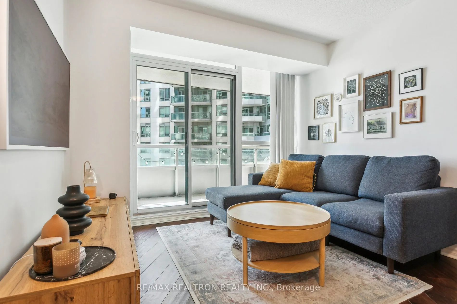 19 Grand Trunk Crescent, #1215