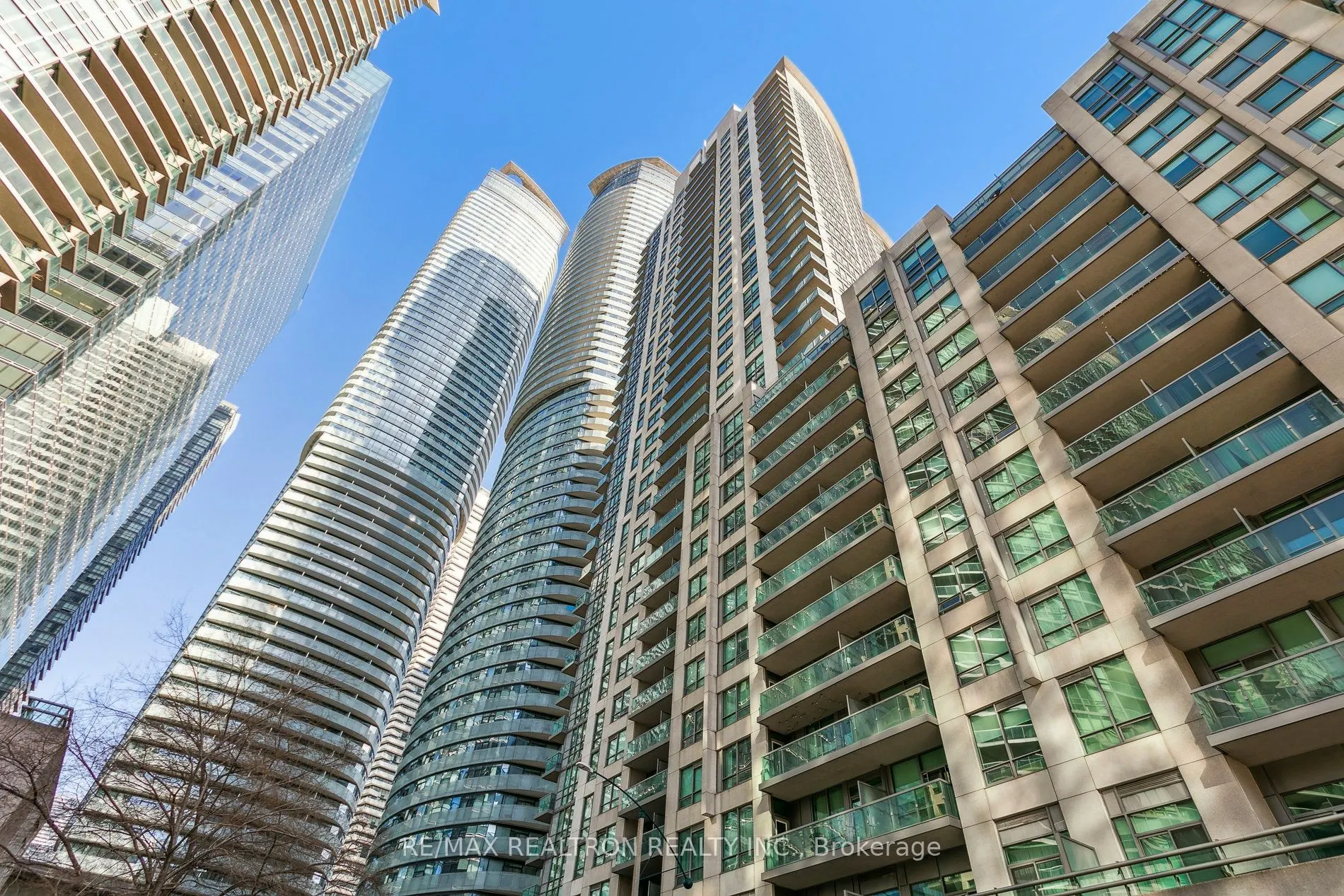 19 Grand Trunk Crescent, #1215