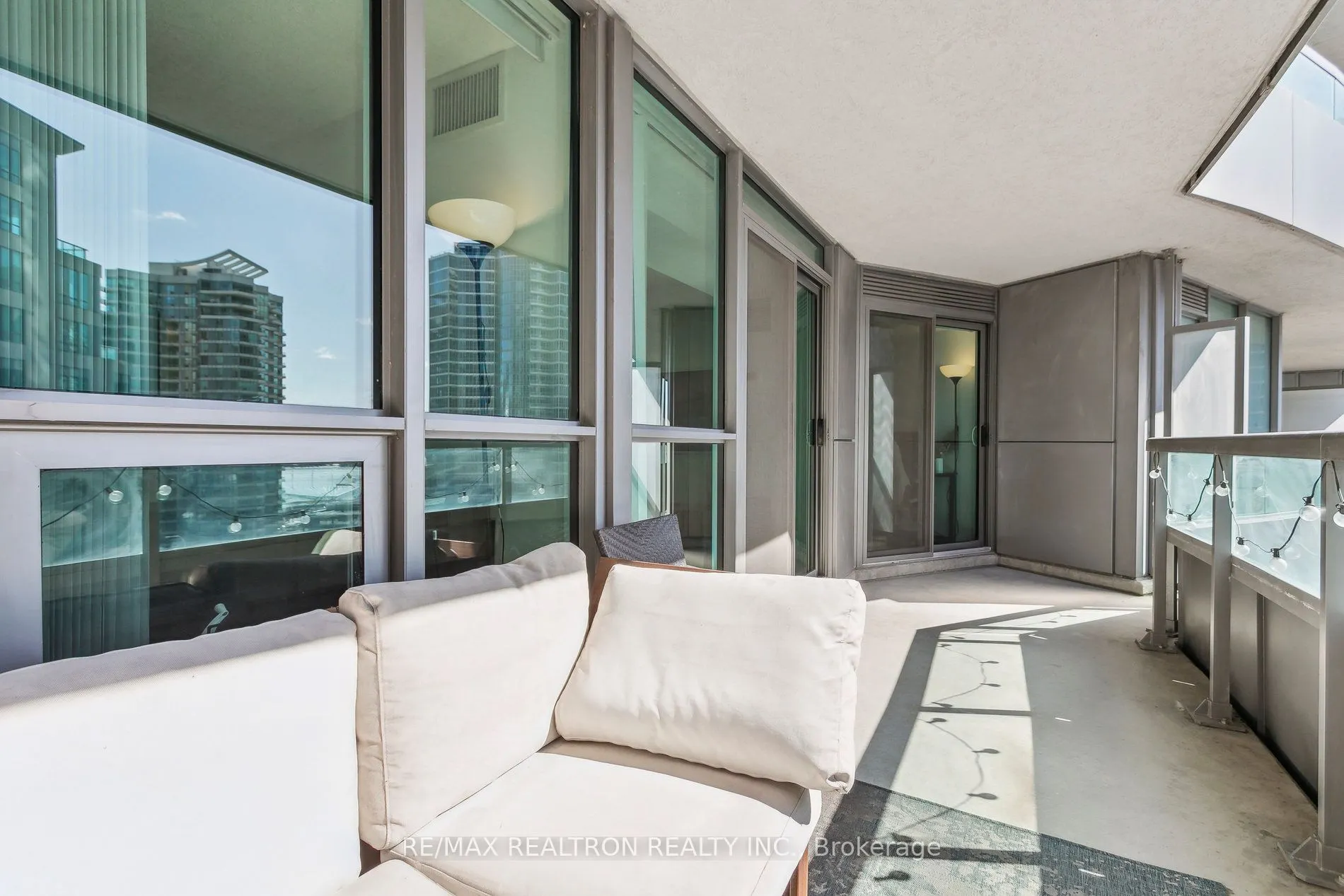 19 Grand Trunk Crescent, #1215