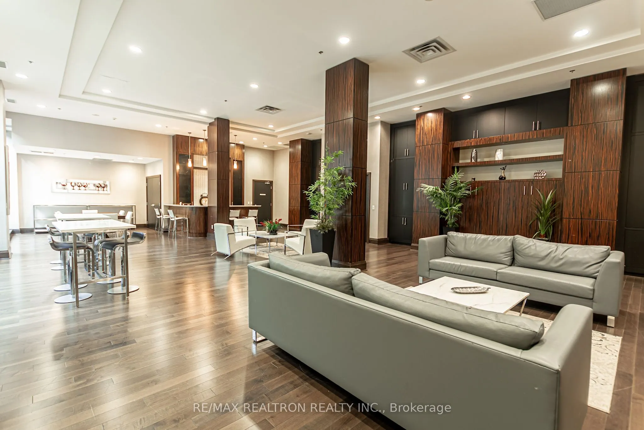 19 Grand Trunk Crescent, #1215