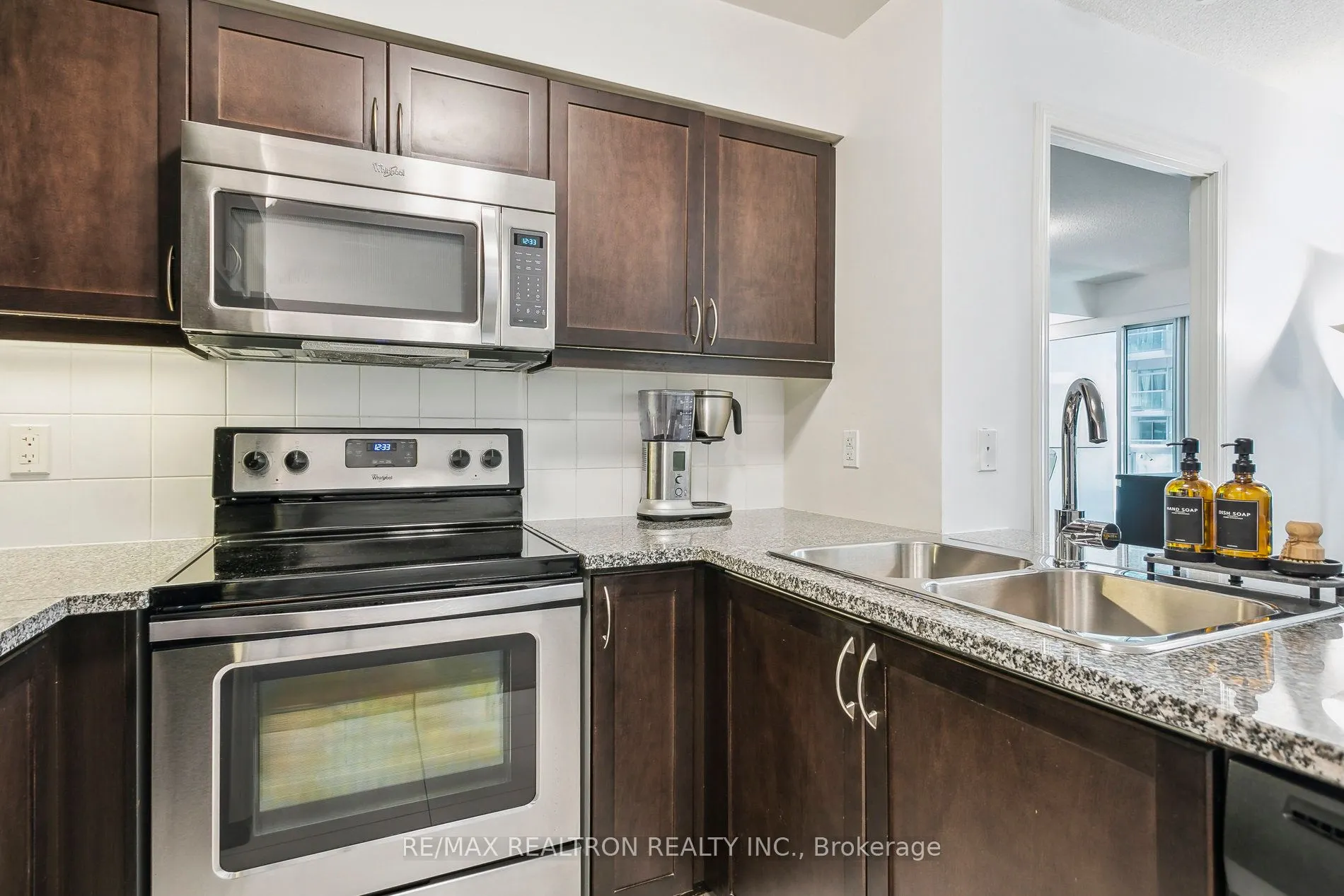 19 Grand Trunk Crescent, #1215