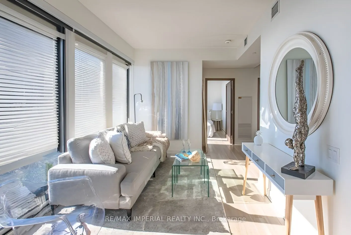 19 Bathurst Street, #611