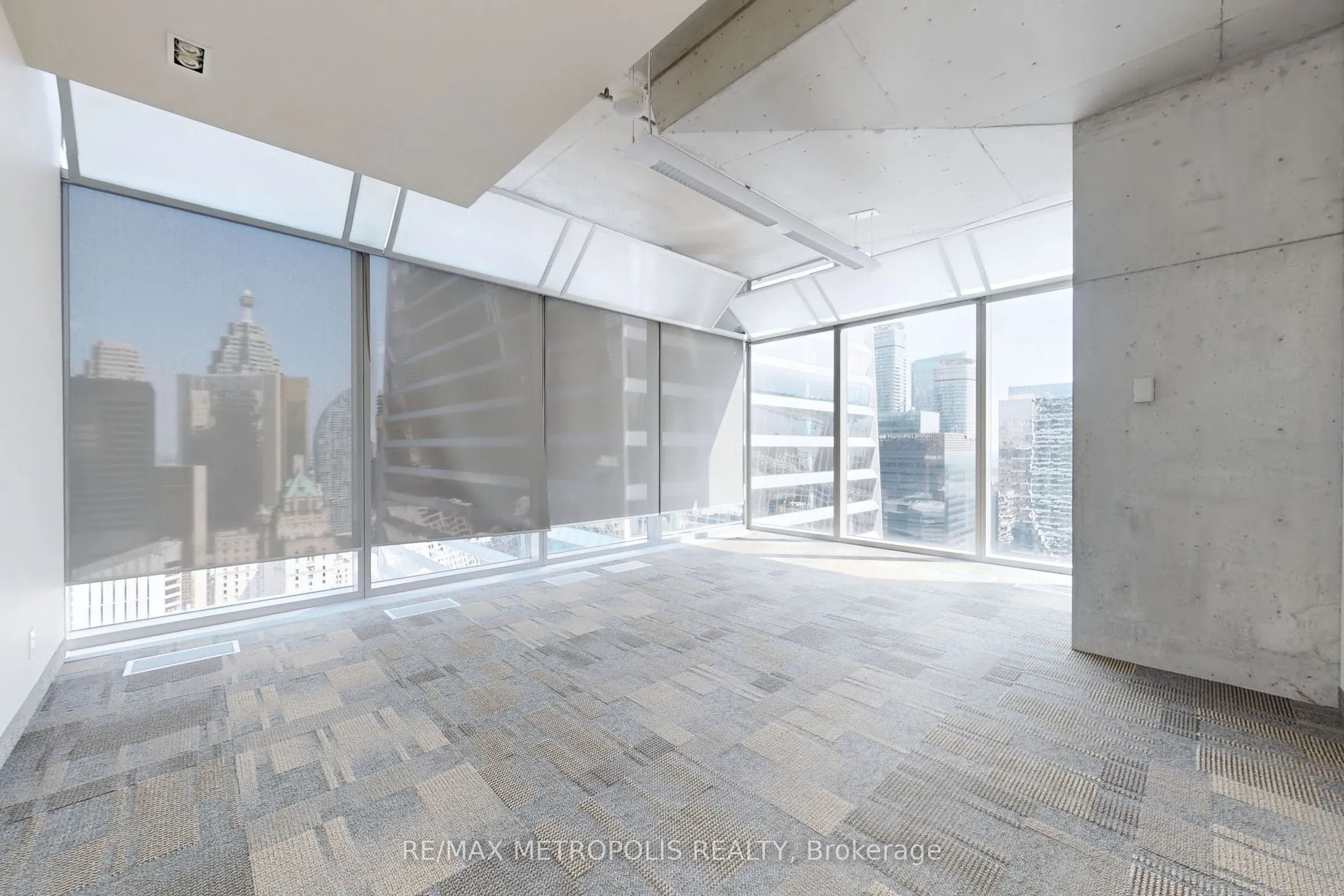 155 Wellington Street W