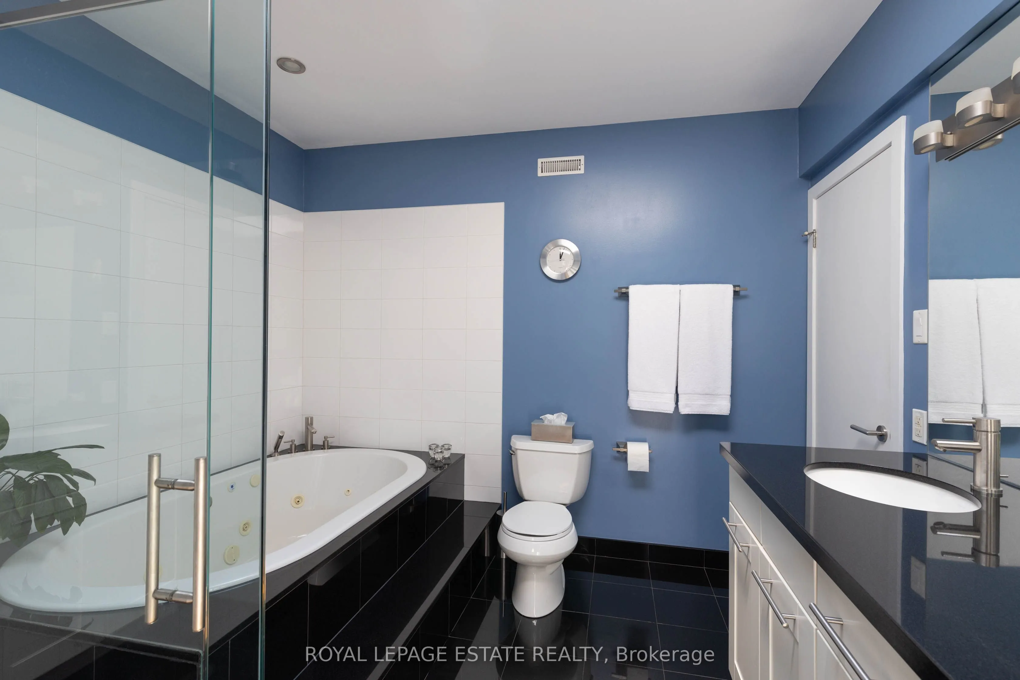 432/434 Queen Street E