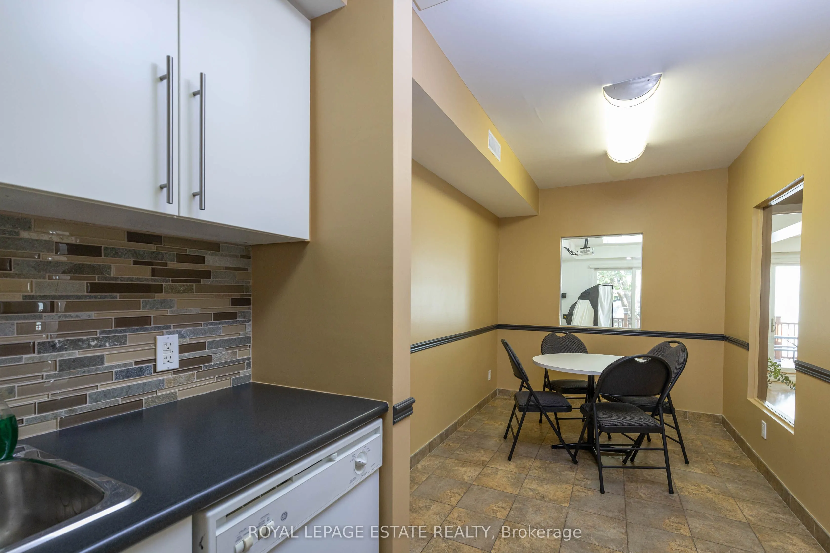 432/434 Queen Street E