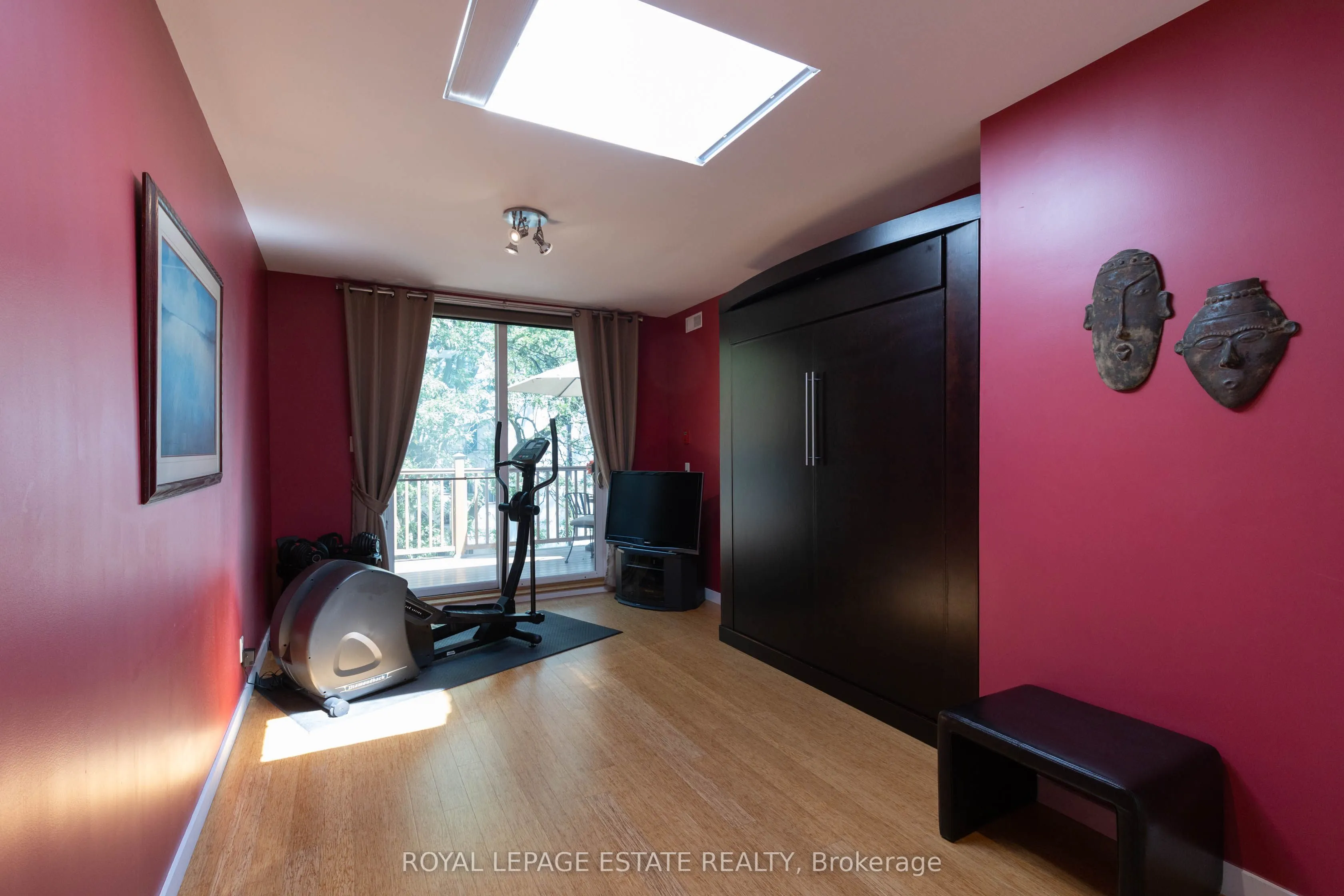 432 Queen Street E