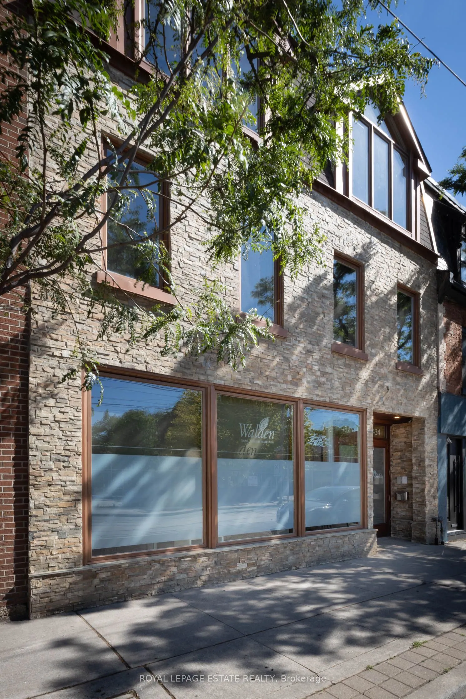 432 Queen Street E