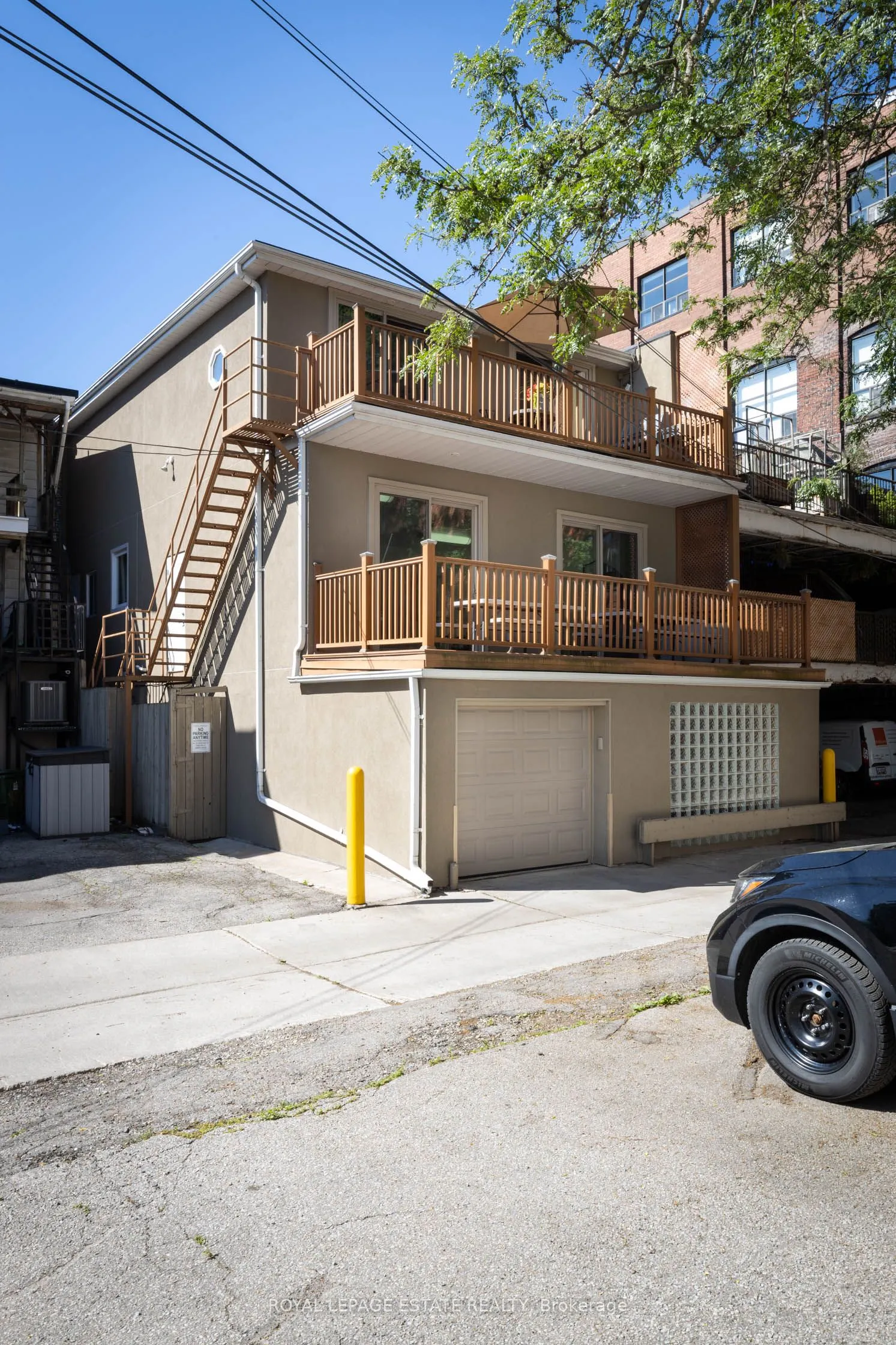 432 Queen Street E