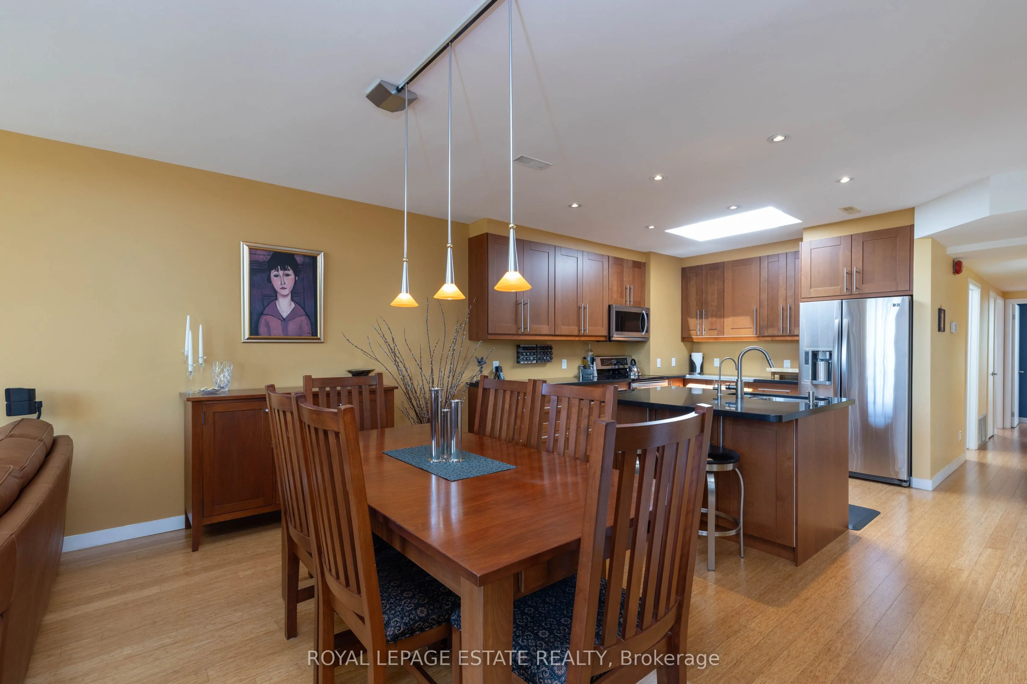 432 Queen Street E