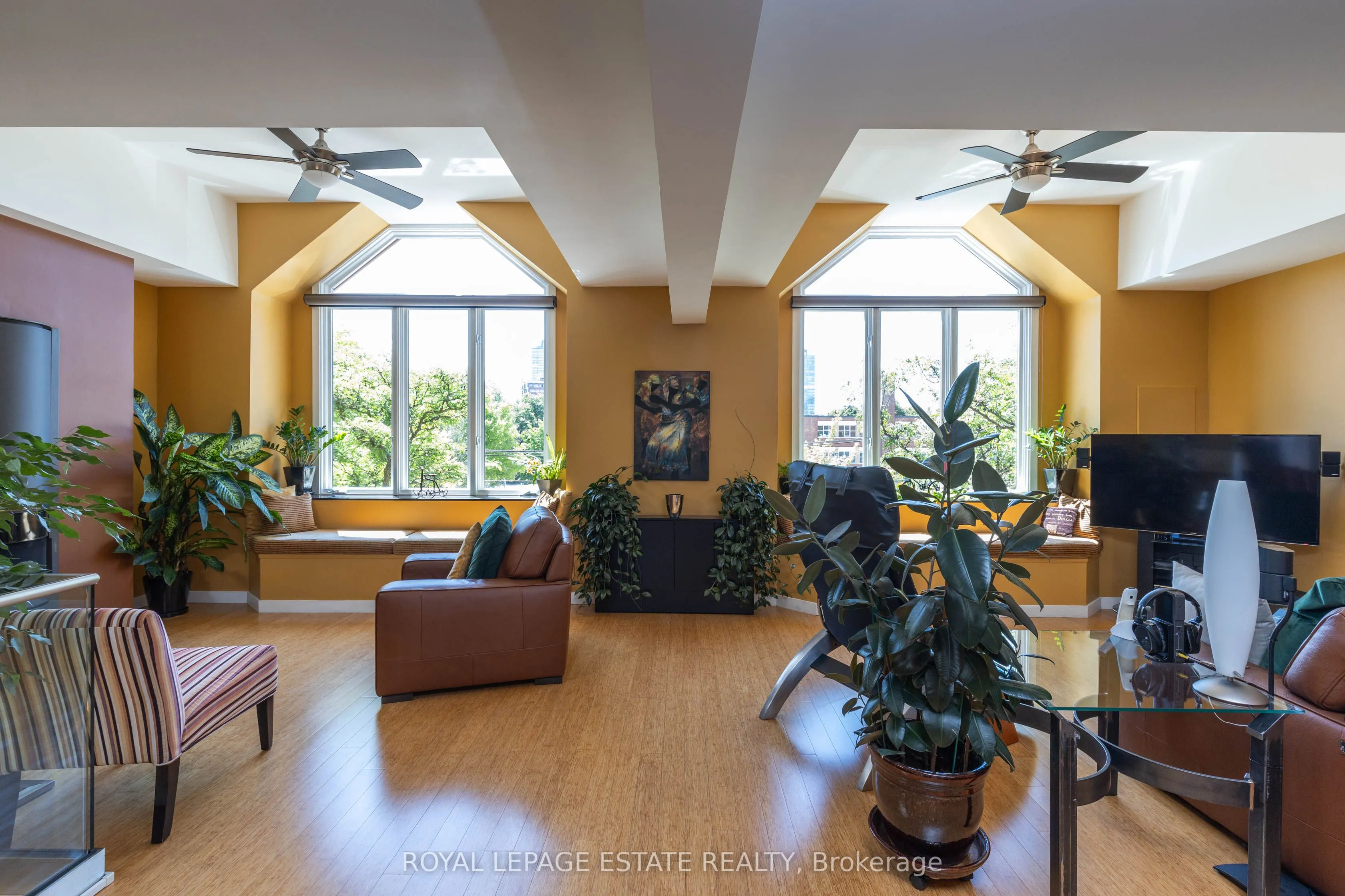 432 Queen Street E