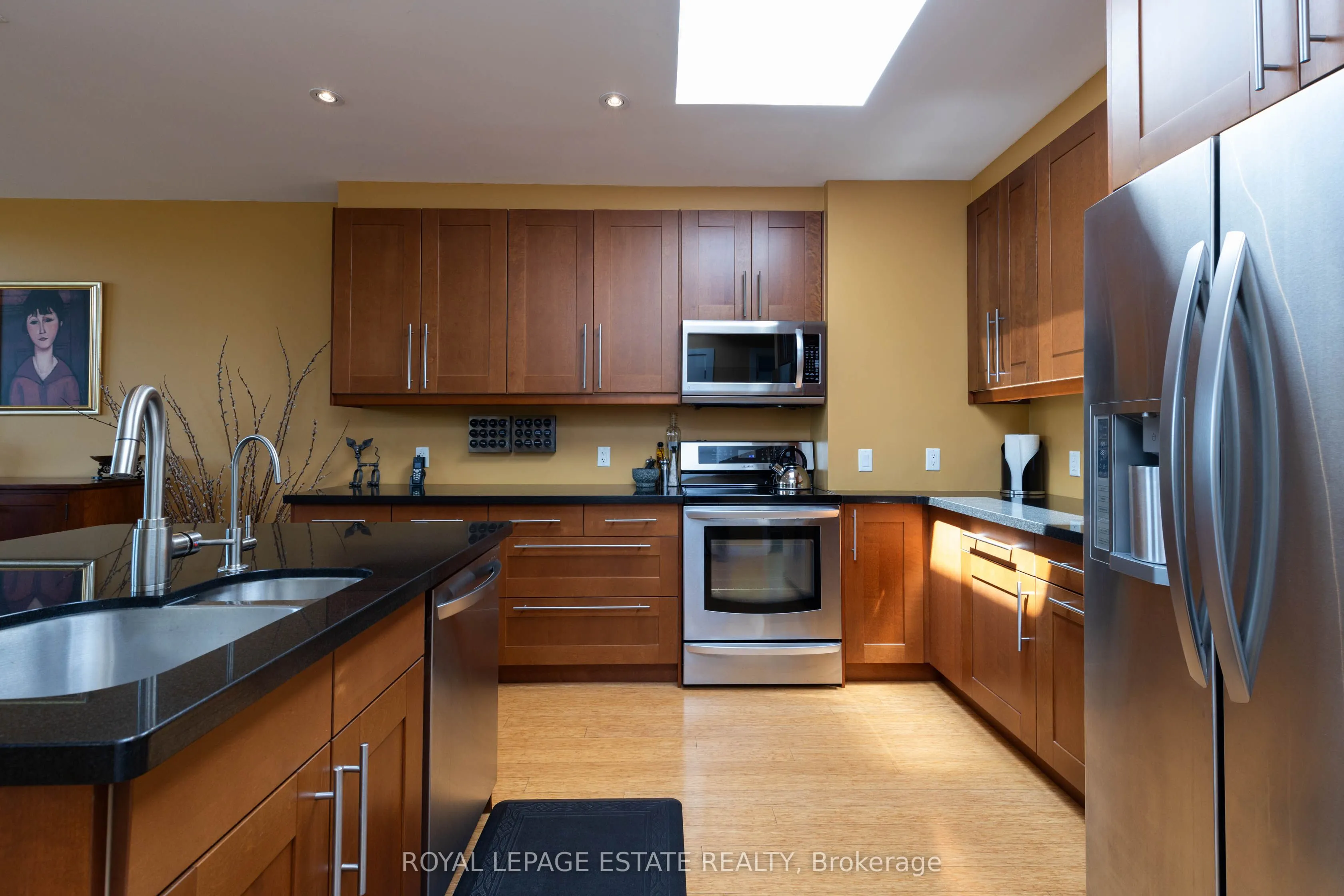 432 Queen Street E