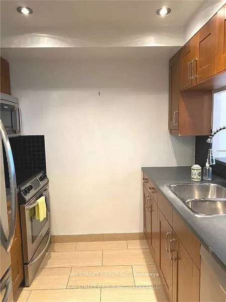 117 Gerrard Street, #209