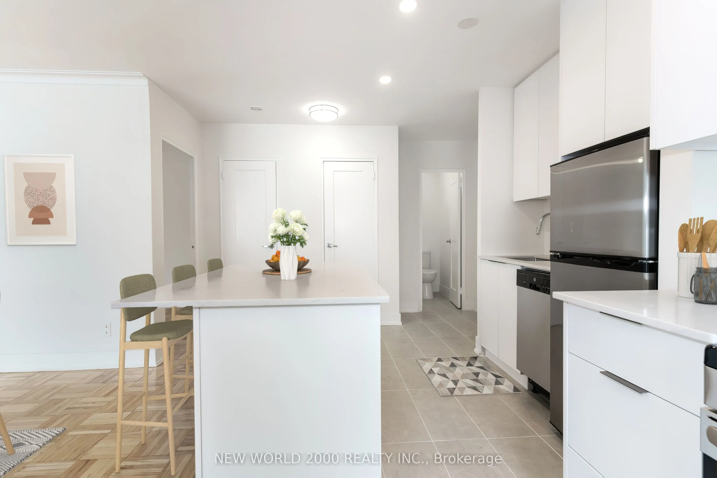 49 Glen Elm Avenue, #310