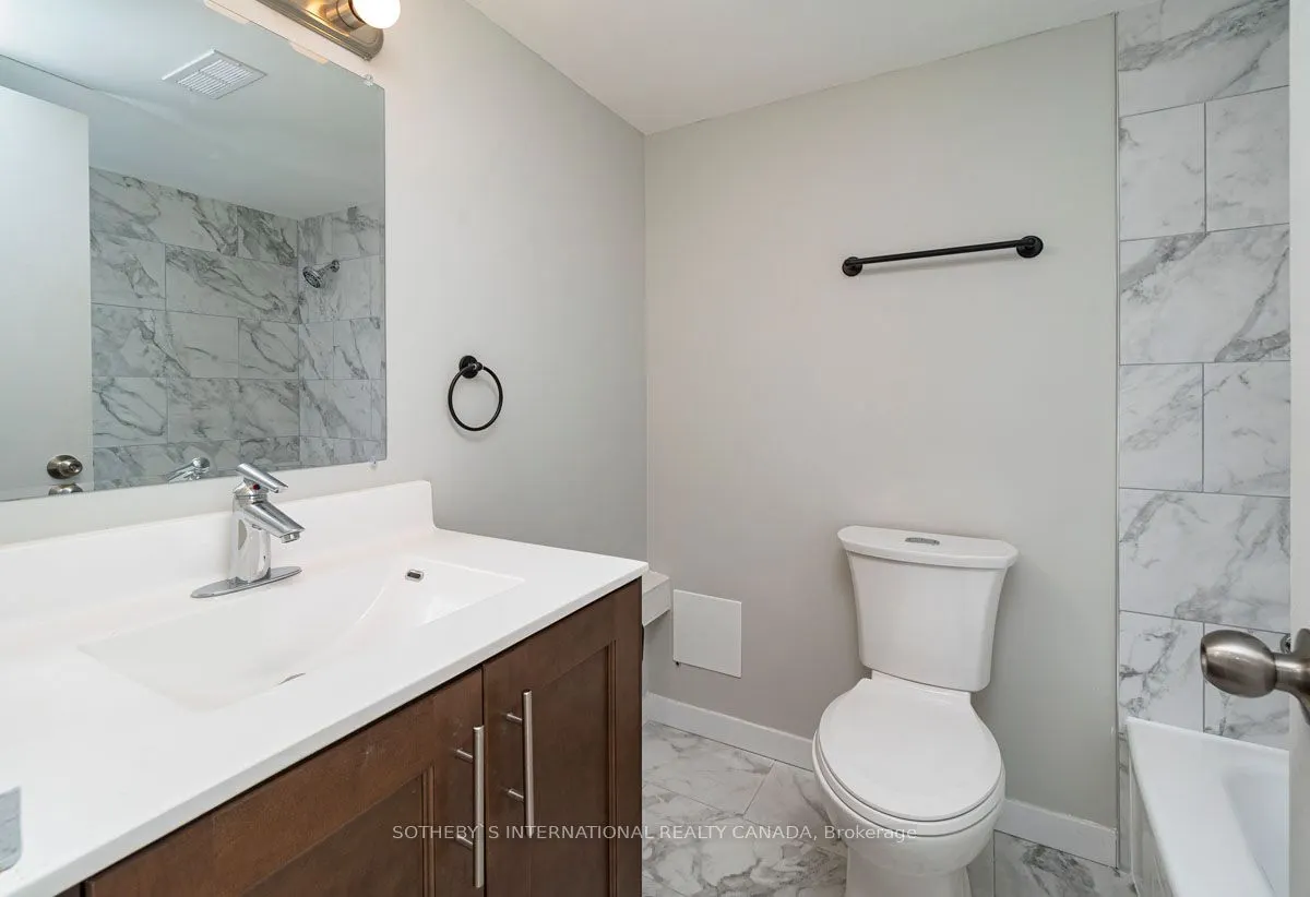 720 Spadina Avenue, #1004