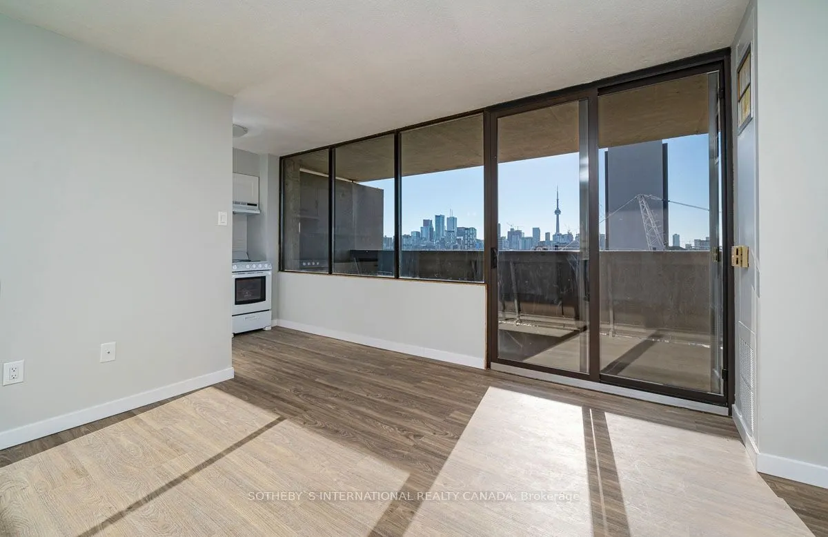 720 Spadina Avenue, #1004