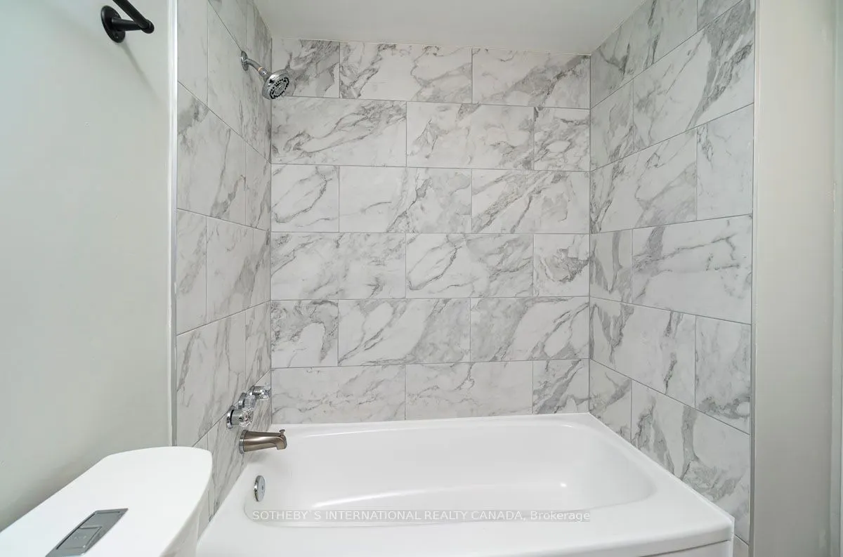 720 Spadina Avenue, #1004