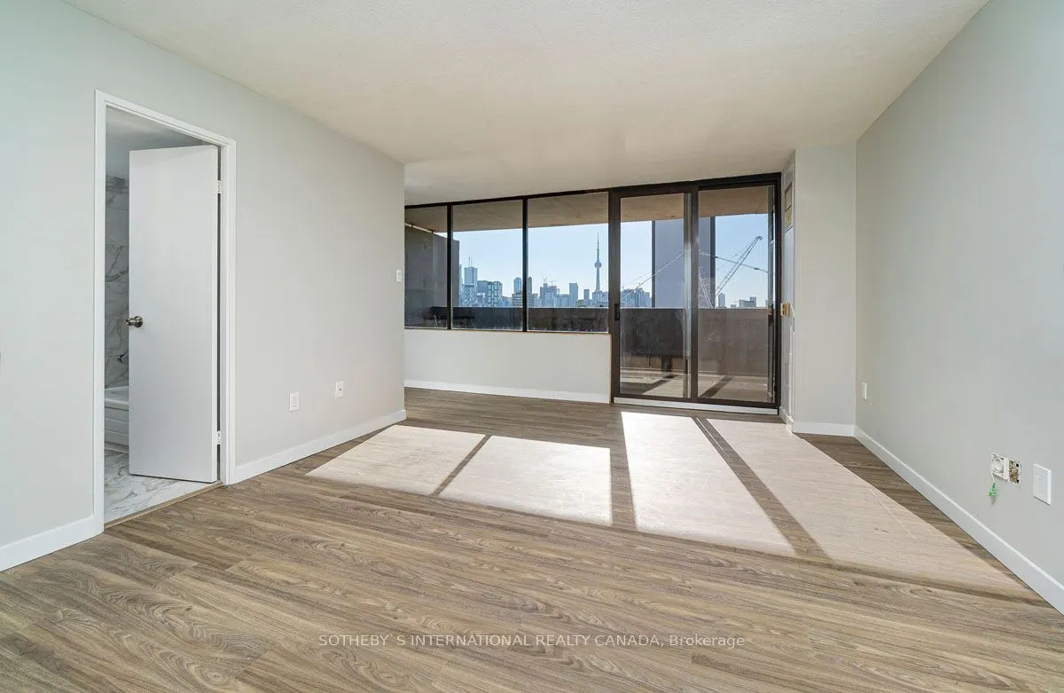 720 Spadina Avenue, #1004