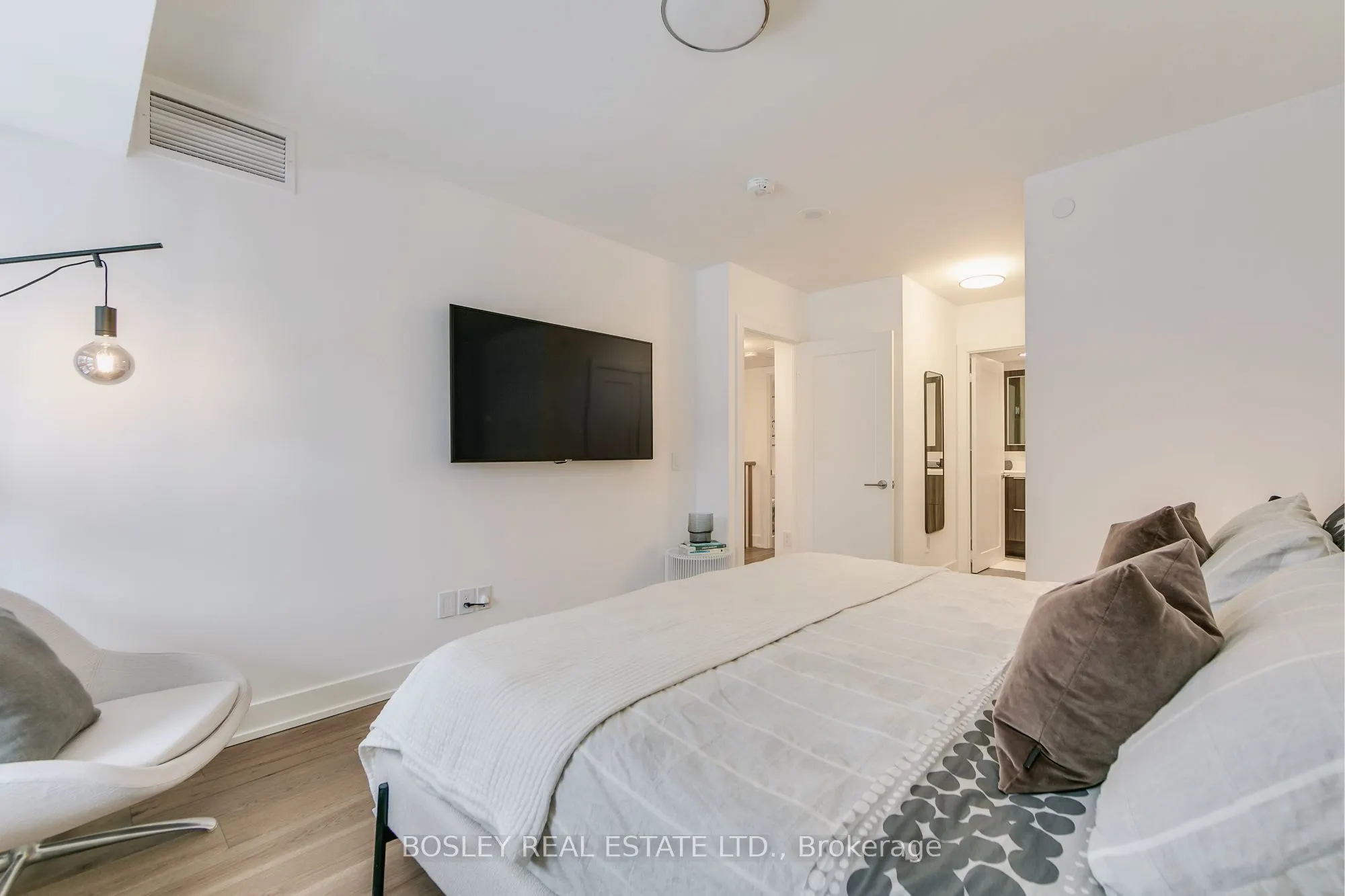 80 Vanauley Street, #112