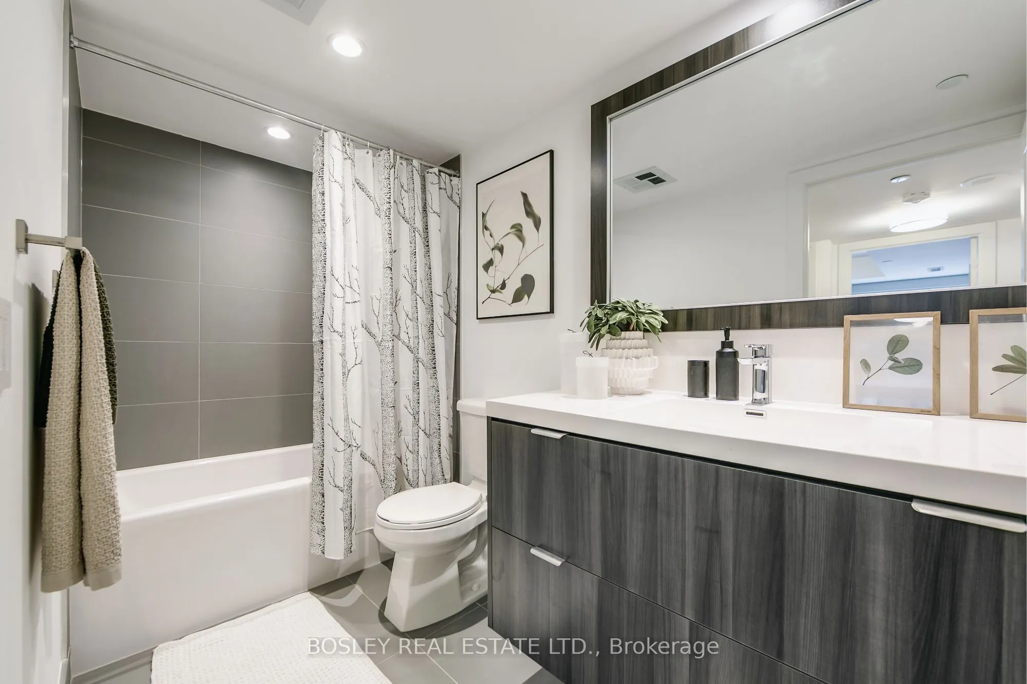 80 Vanauley Street, #112
