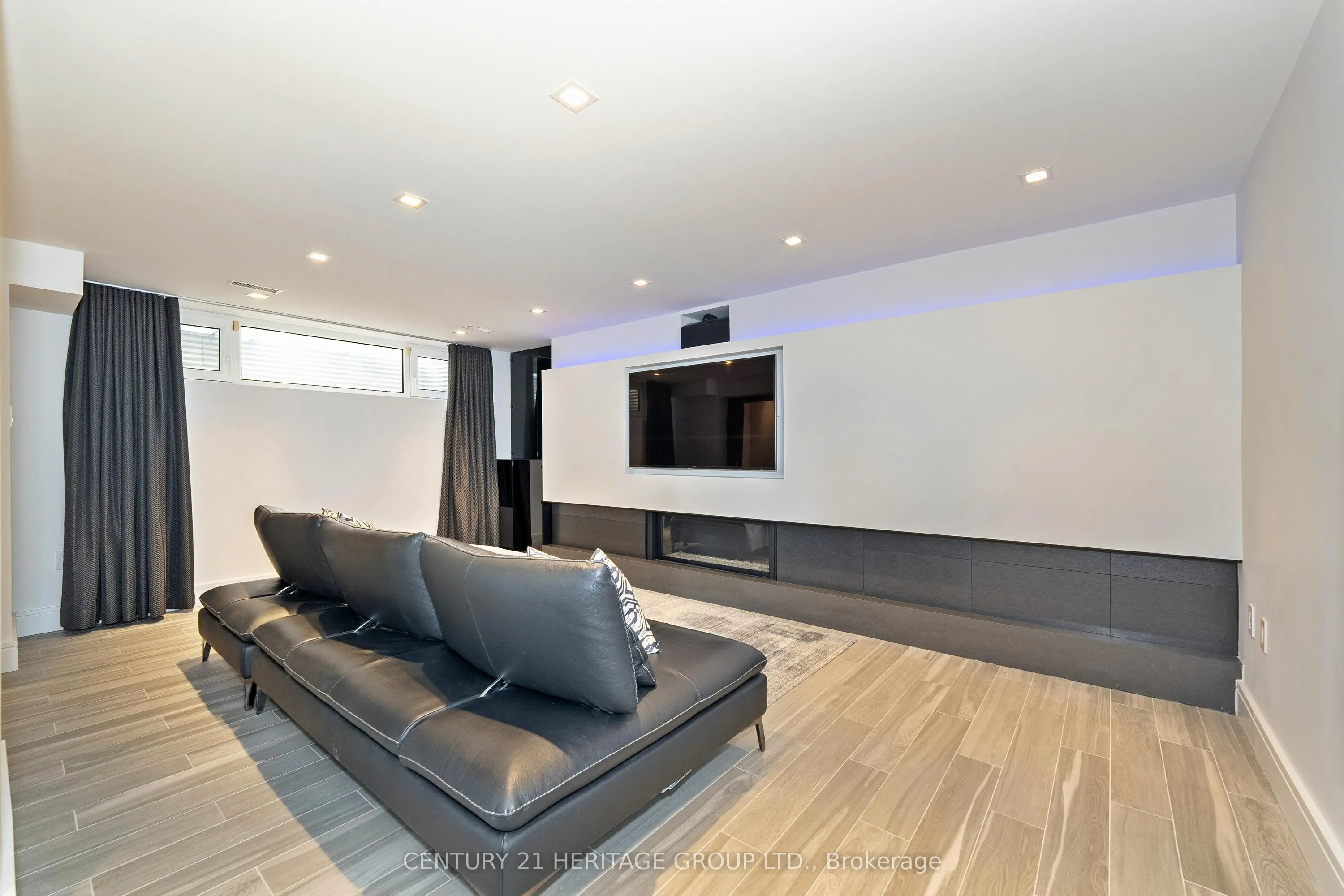 61 Foursome Crescent