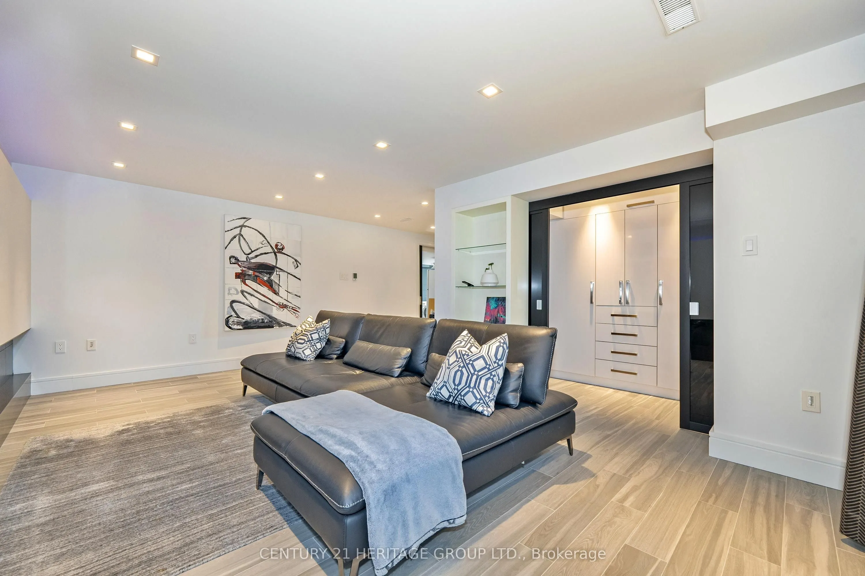 61 Foursome Crescent
