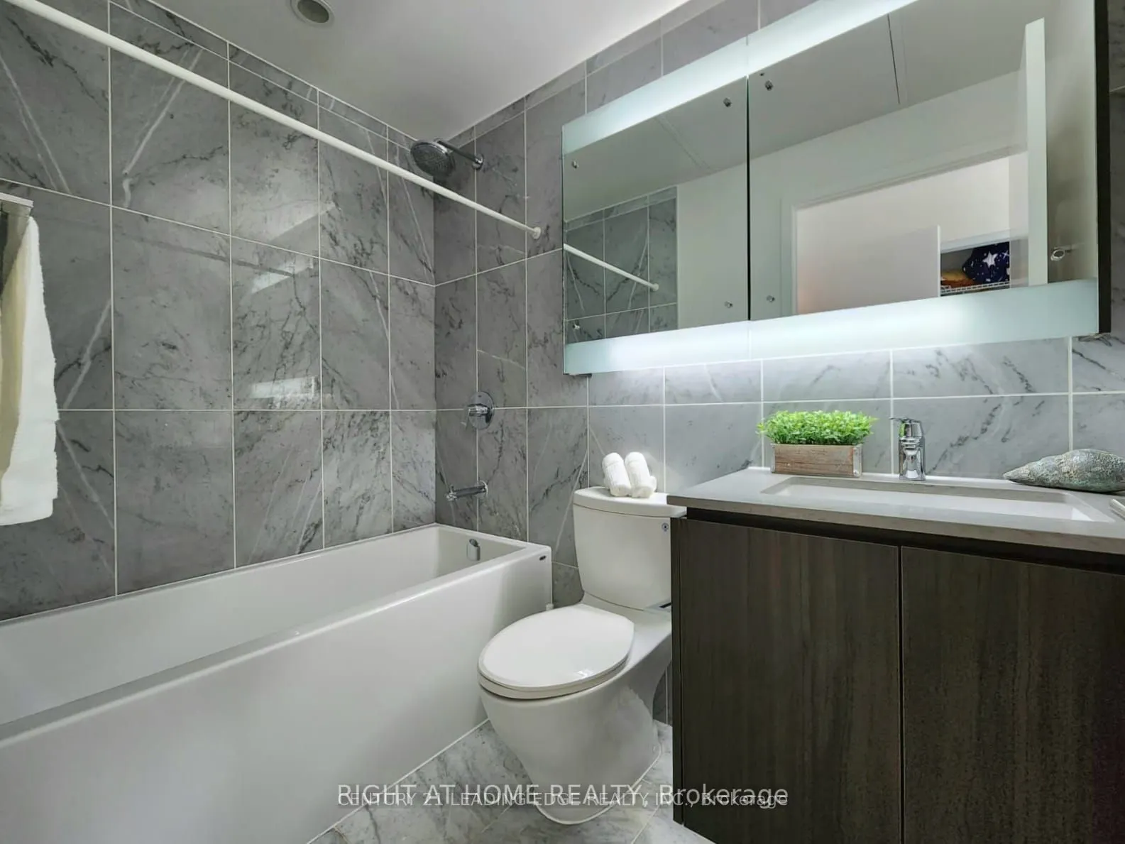 115 Mcmahon Drive, #2903