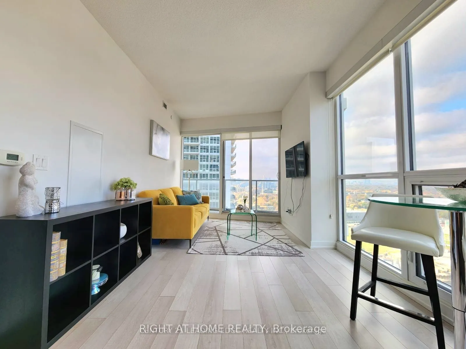 115 Mcmahon Drive, #2903