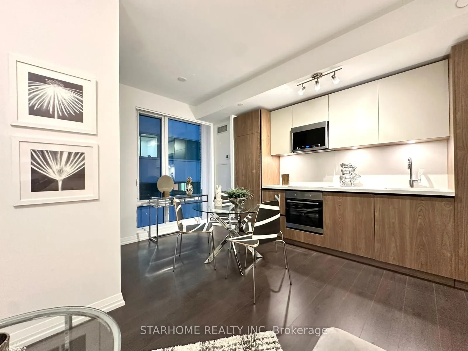 8 Widmer Street, #809