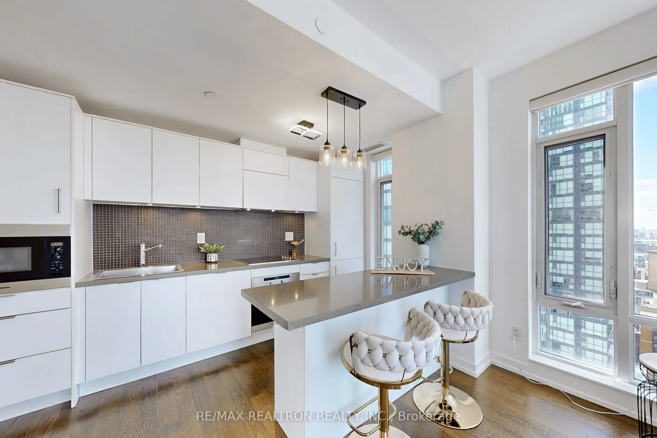21 Widmer Street, #2402