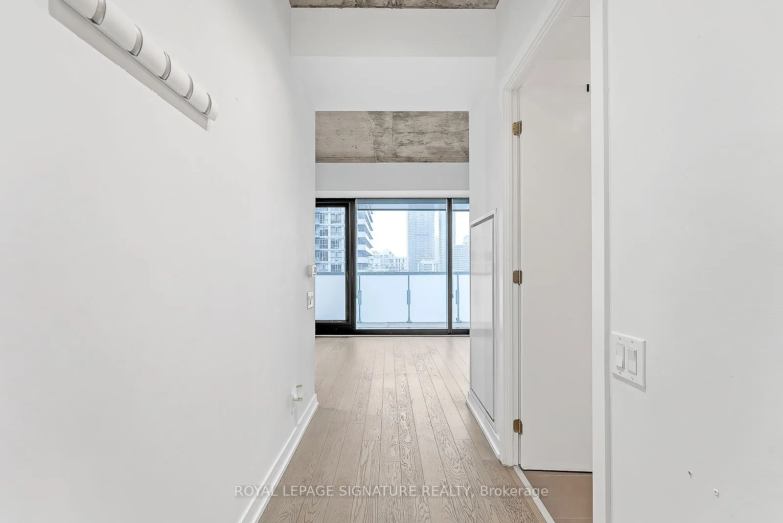 11 Charlotte Street, #2201