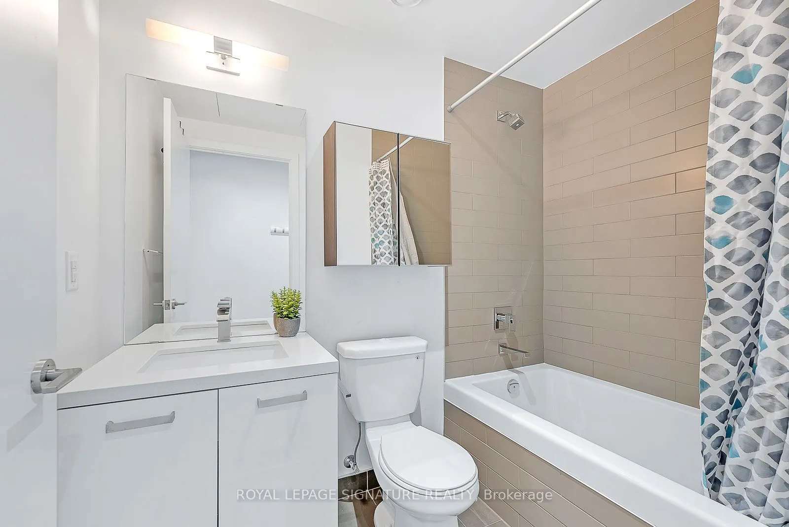 11 Charlotte Street, #2201