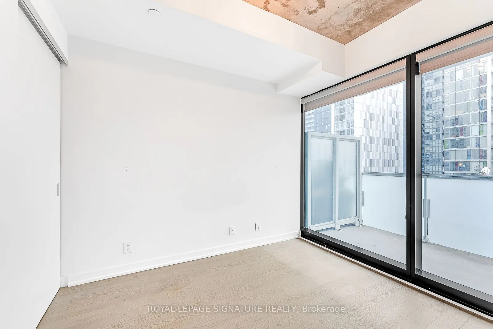 11 Charlotte Street, #2201