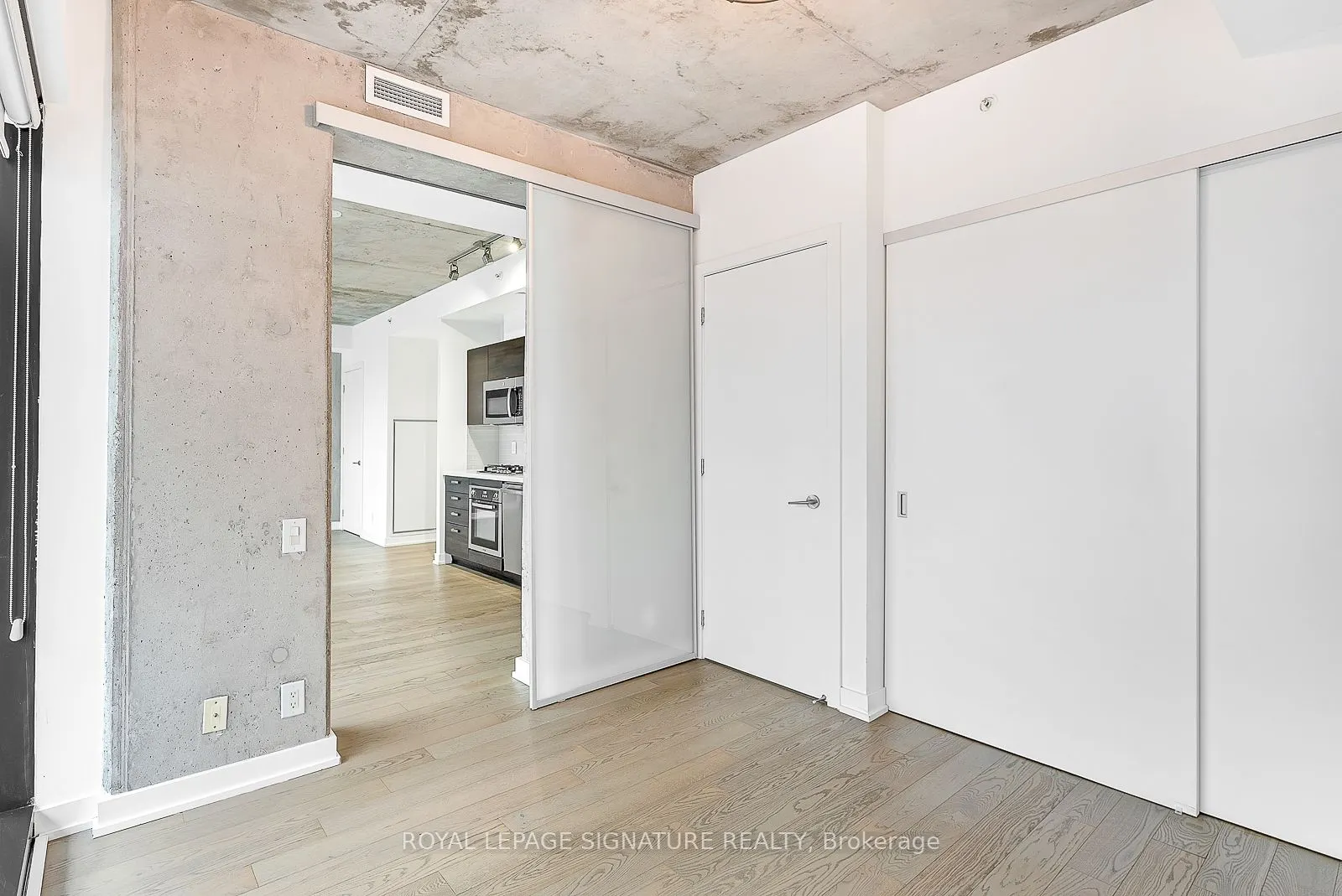 11 Charlotte Street, #2201